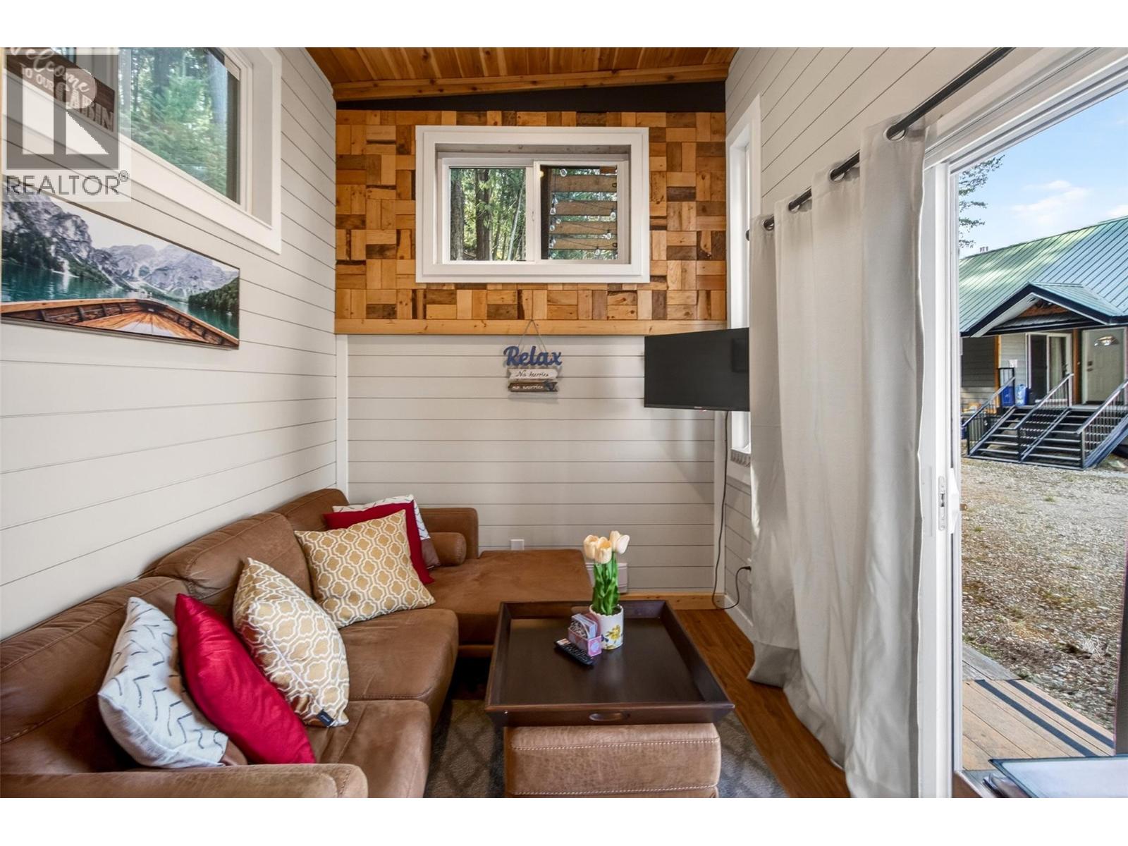 1360 Trans Canada Highway Ne, Salmon Arm, British Columbia  V1E 2S6 - Photo 75 - 10383375