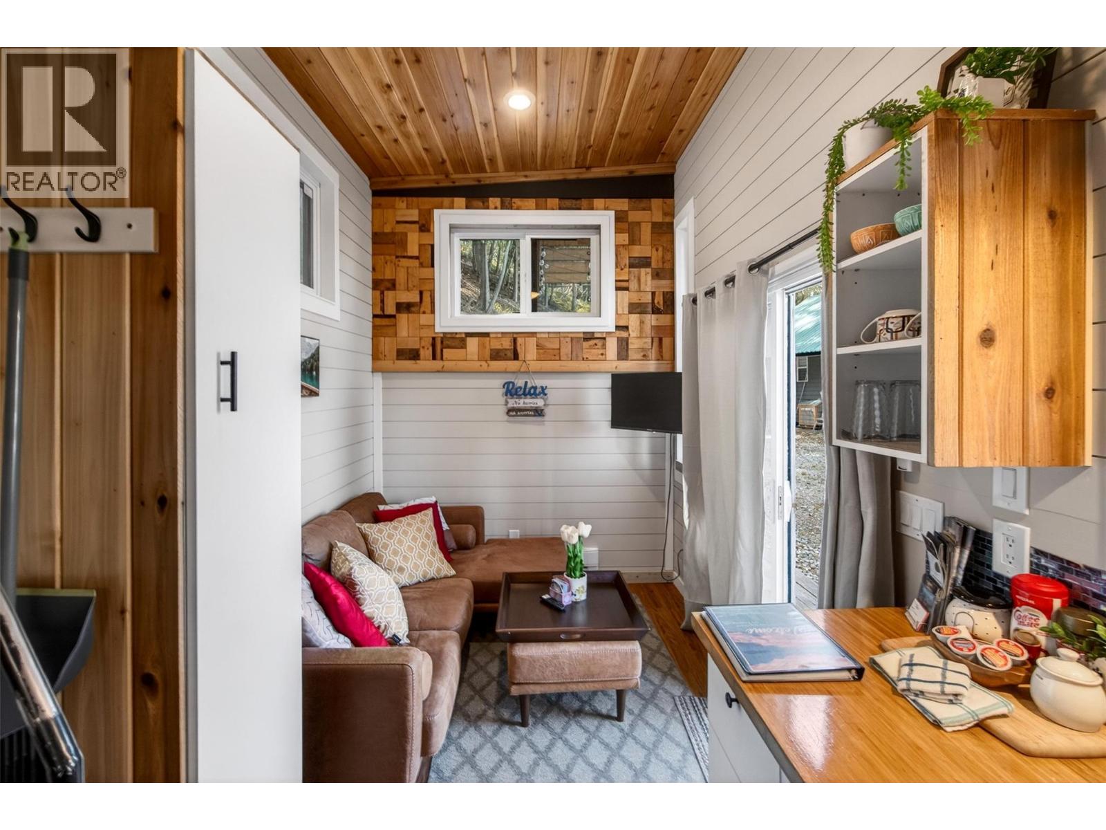 1360 Trans Canada Highway Ne, Salmon Arm, British Columbia  V1E 2S6 - Photo 79 - 10383375