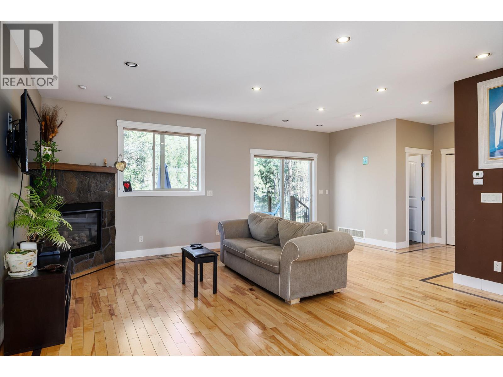 2054 Sunview Drive, West Kelowna, British Columbia  V1Z 3X6 - Photo 3 - 10384228