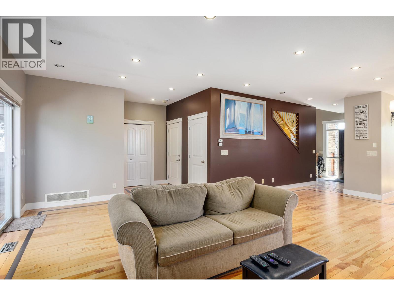 2054 Sunview Drive, West Kelowna, British Columbia  V1Z 3X6 - Photo 6 - 10384228