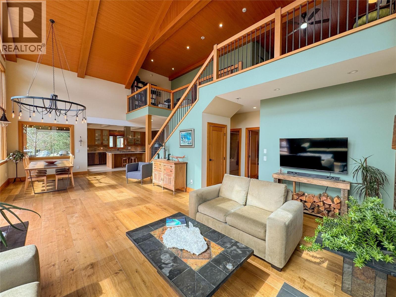 750 395 Highway, Christina Lake, British Columbia  V0H 1E0 - Photo 19 - 10381577