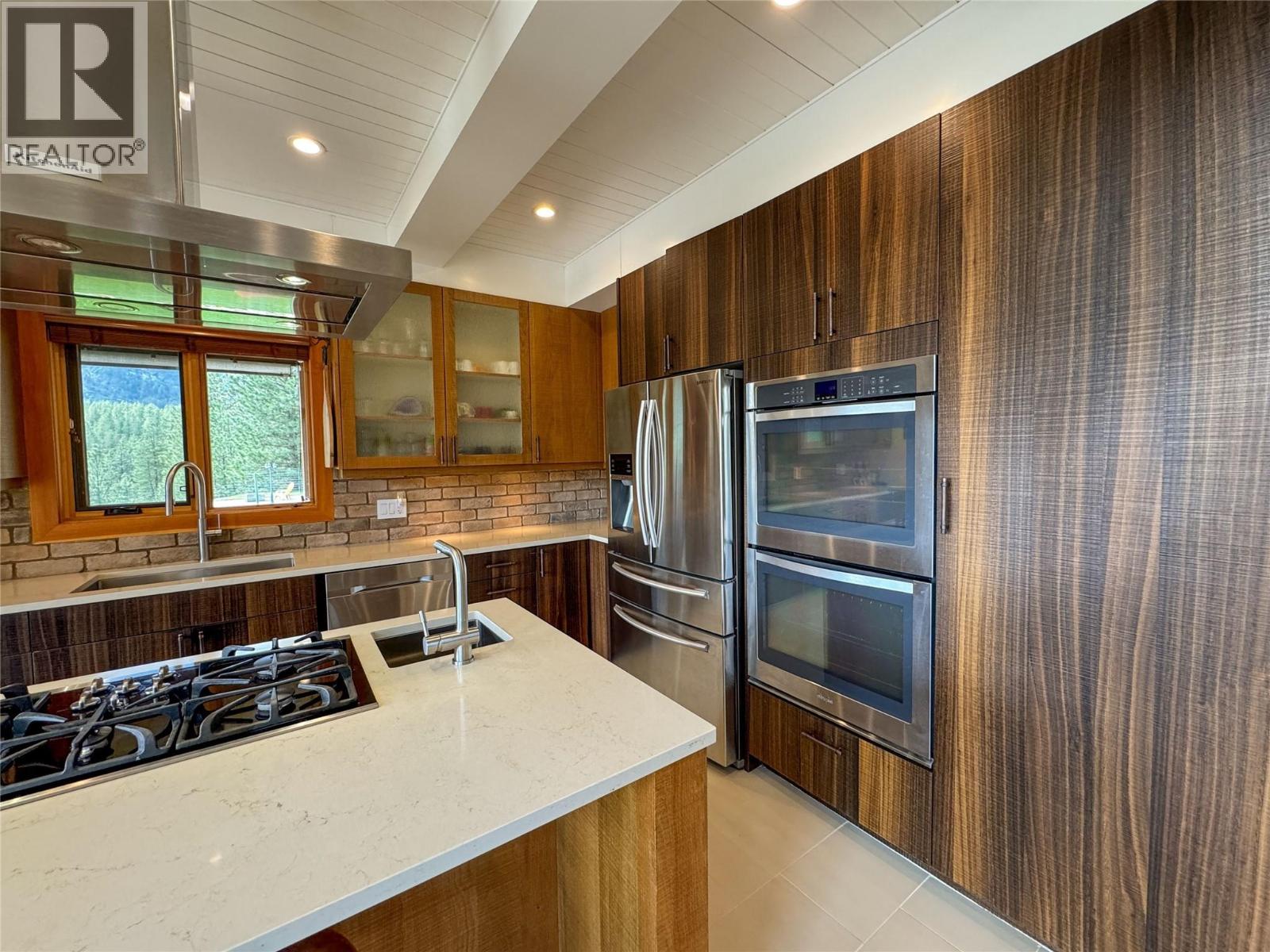 750 395 Highway, Christina Lake, British Columbia  V0H 1E0 - Photo 22 - 10381577