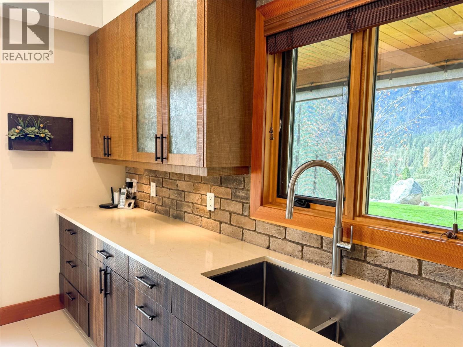 750 395 Highway, Christina Lake, British Columbia  V0H 1E0 - Photo 23 - 10381577