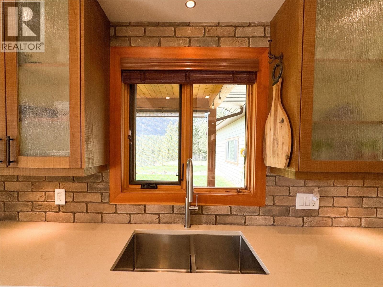 750 395 Highway, Christina Lake, British Columbia  V0H 1E0 - Photo 24 - 10381577