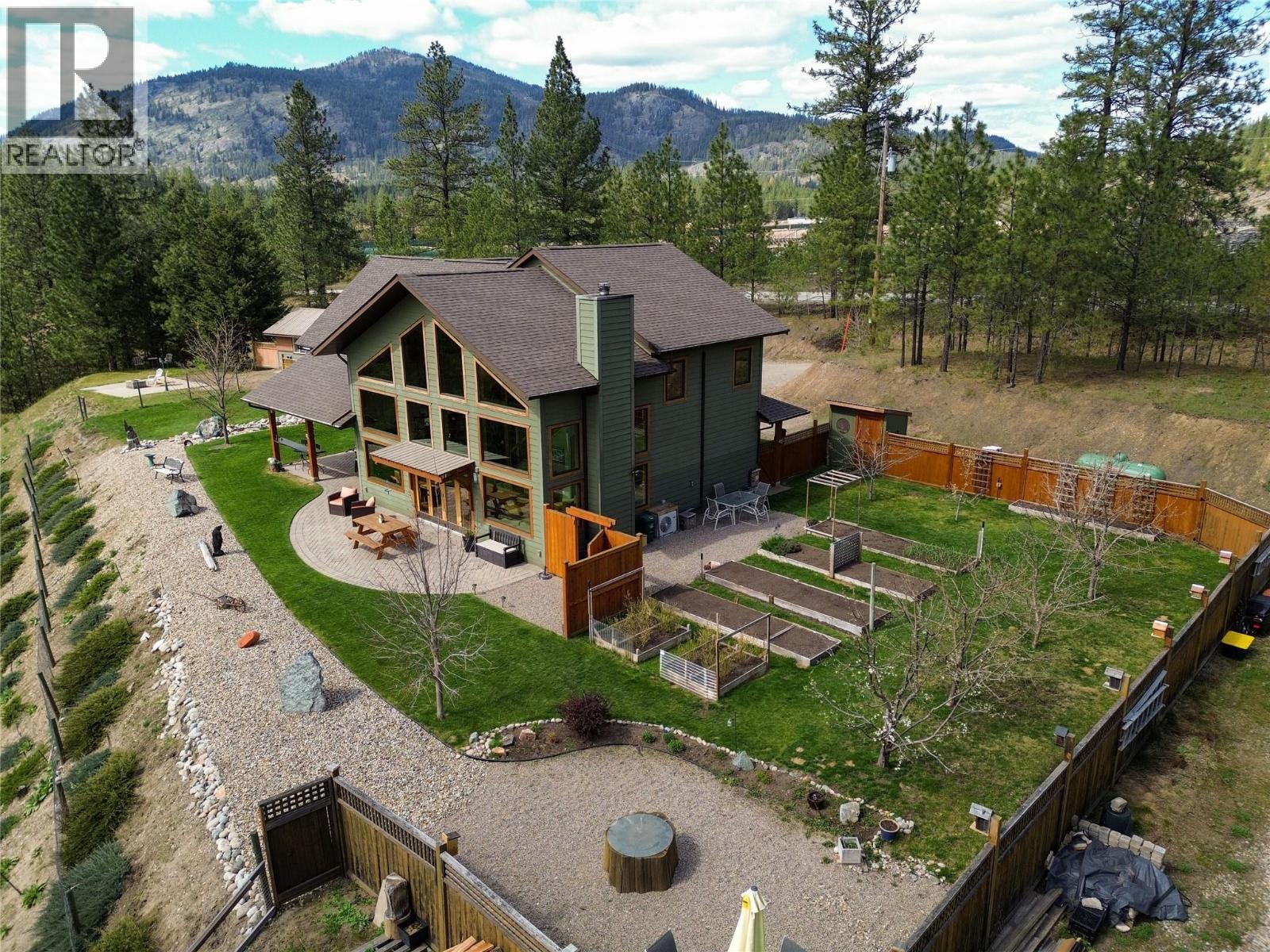 750 395 Highway, Christina Lake, British Columbia  V0H 1E0 - Photo 3 - 10381577