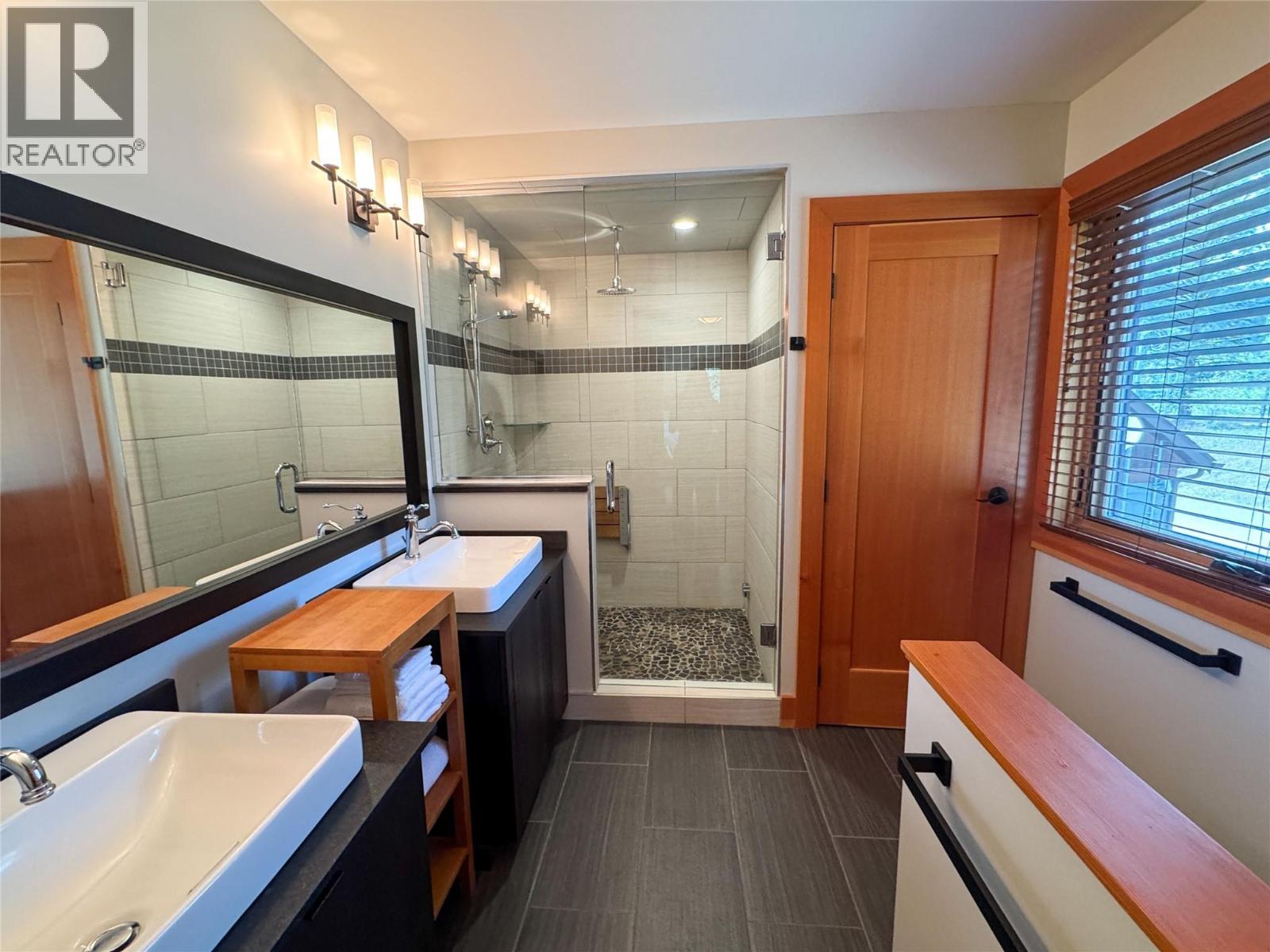 750 395 Highway, Christina Lake, British Columbia  V0H 1E0 - Photo 37 - 10381577