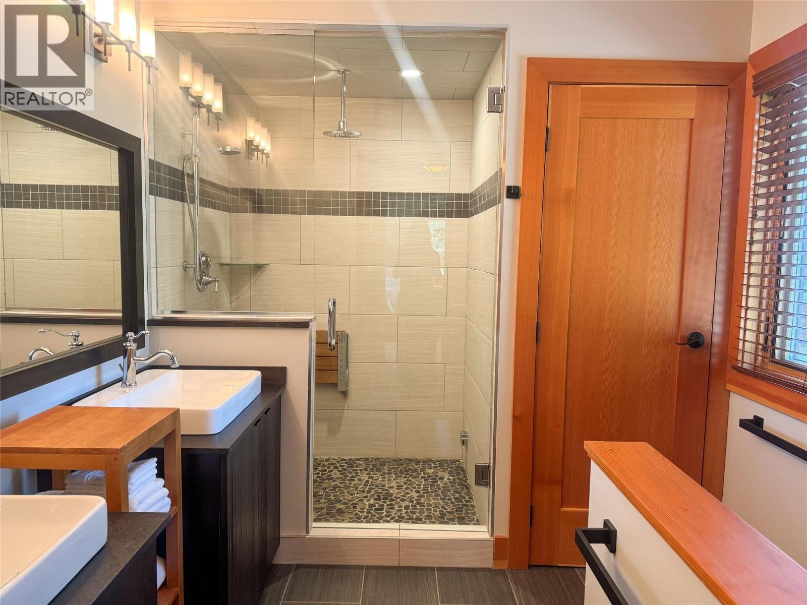 750 395 Highway, Christina Lake, British Columbia  V0H 1E0 - Photo 38 - 10381577