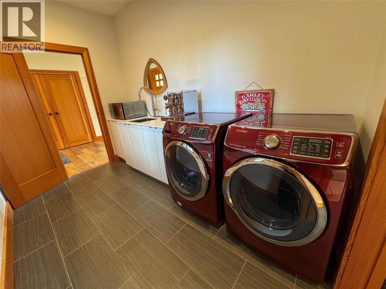 750 395 Highway, Christina Lake, British Columbia  V0H 1E0 - Photo 47 - 10381577