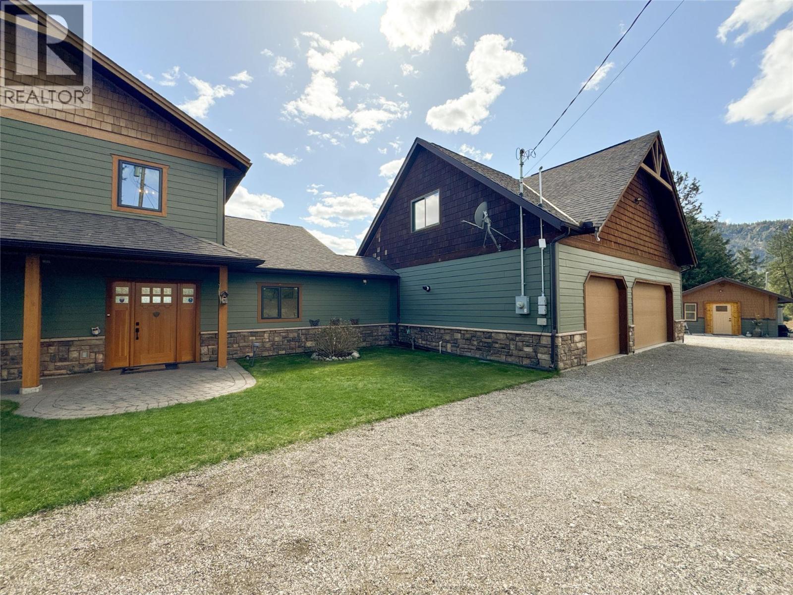 750 395 Highway, Christina Lake, British Columbia  V0H 1E0 - Photo 6 - 10381577