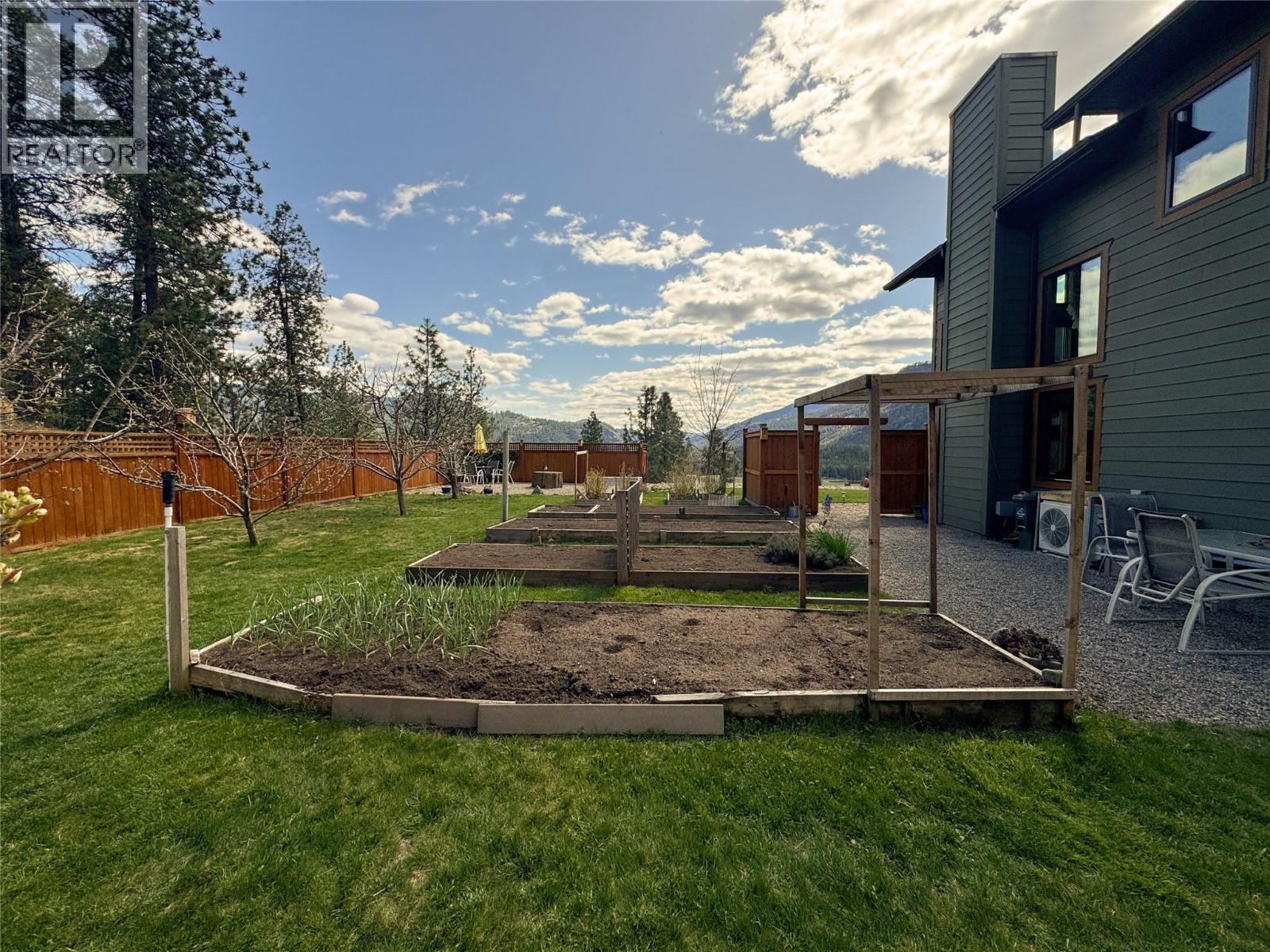 750 395 Highway, Christina Lake, British Columbia  V0H 1E0 - Photo 70 - 10381577