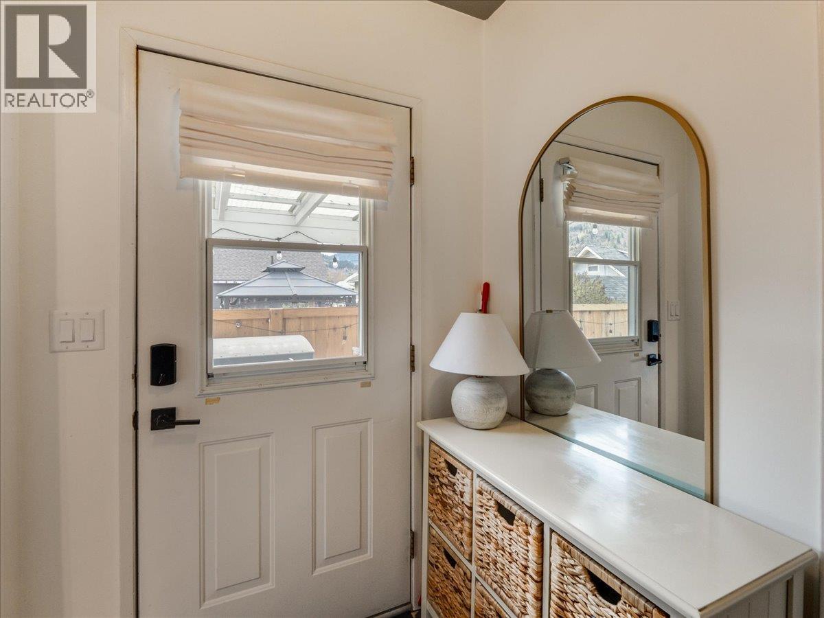 1727 Circle Street, Trail, British Columbia  V1R 1W8 - Photo 11 - 10383735