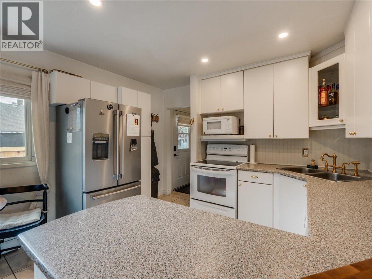 1727 Circle Street, Trail, British Columbia  V1R 1W8 - Photo 12 - 10383735