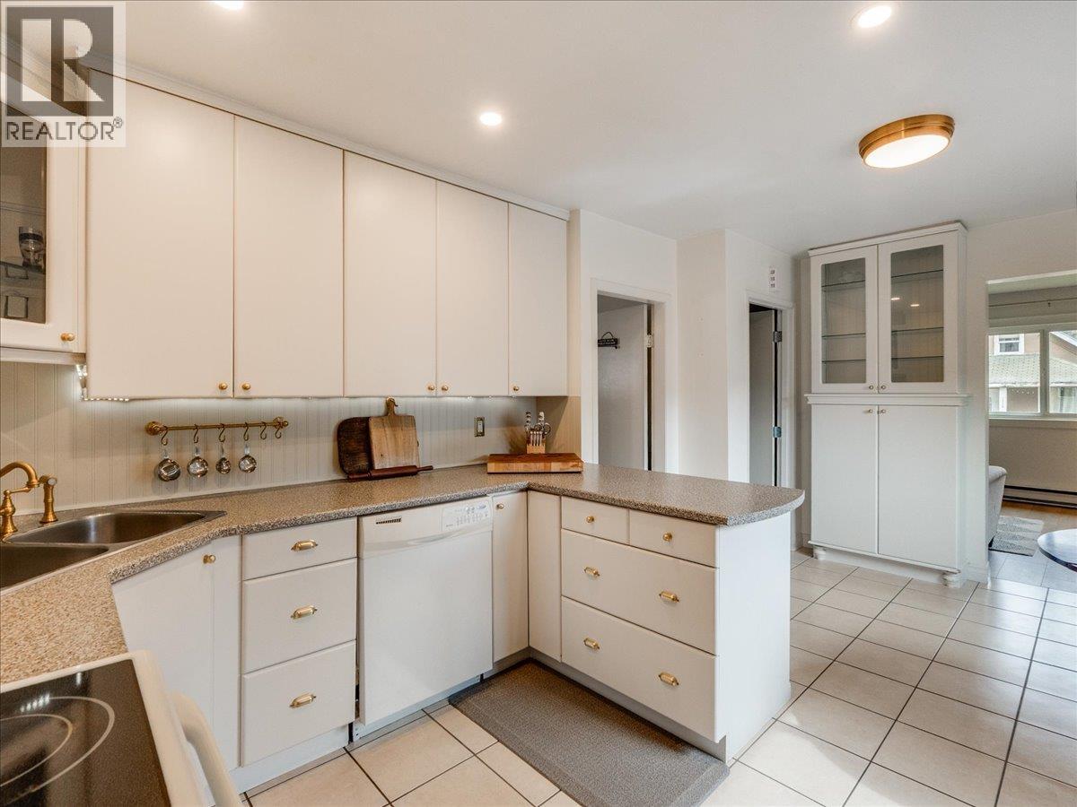 1727 Circle Street, Trail, British Columbia  V1R 1W8 - Photo 14 - 10383735