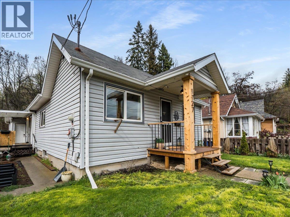 1727 Circle Street, Trail, British Columbia  V1R 1W8 - Photo 3 - 10383735