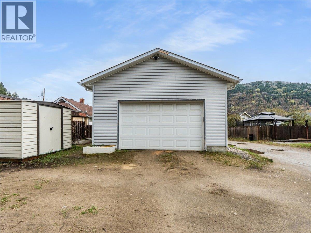 1727 Circle Street, Trail, British Columbia  V1R 1W8 - Photo 7 - 10383735