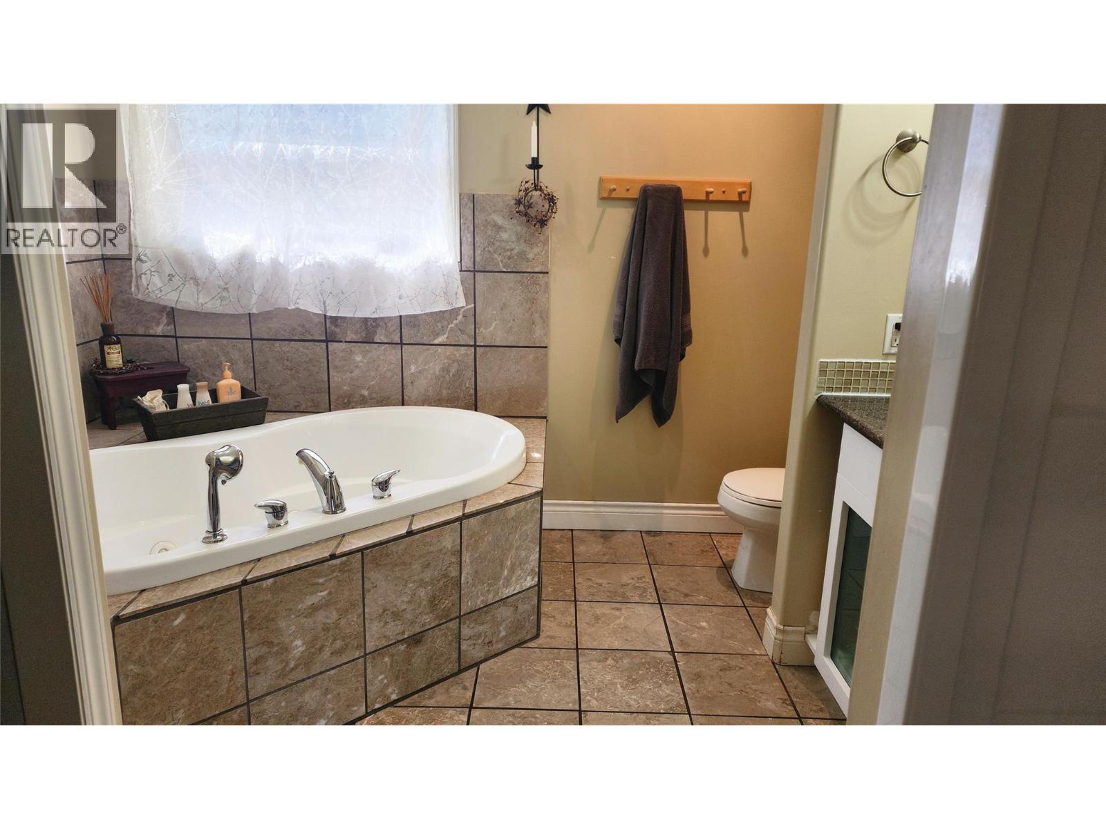 106 Eagles Nest Road, Summit Lake, British Columbia  V0G 1R1 - Photo 15 - 10384134