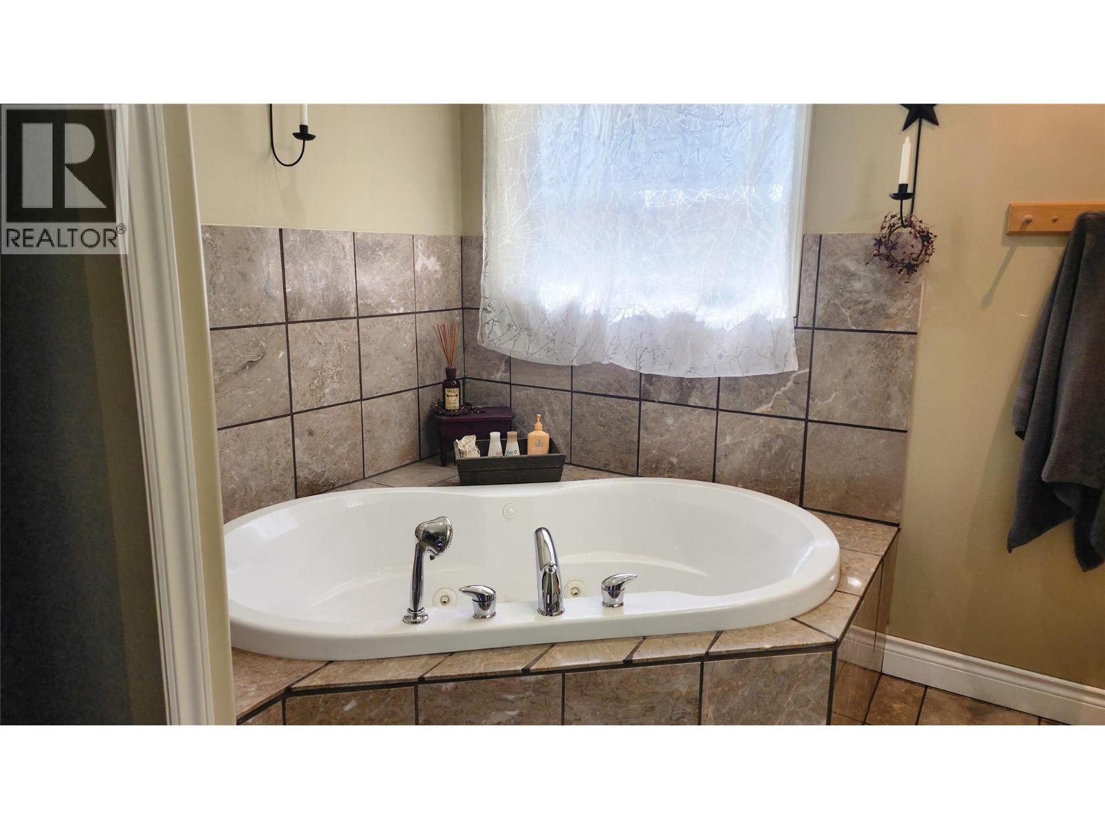 106 Eagles Nest Road, Summit Lake, British Columbia  V0G 1R1 - Photo 16 - 10384134