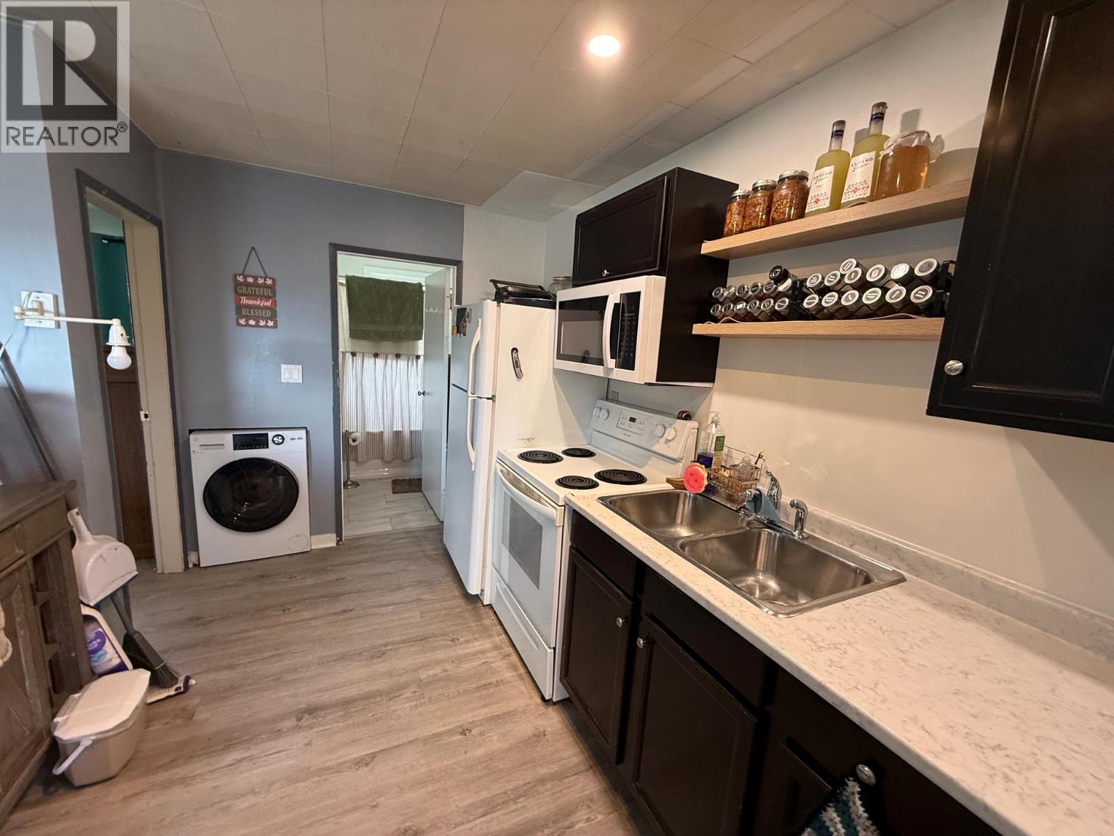 13602 Spencer Avenue, Summerland, British Columbia  V0H 1Z0 - Photo 6 - 10384064