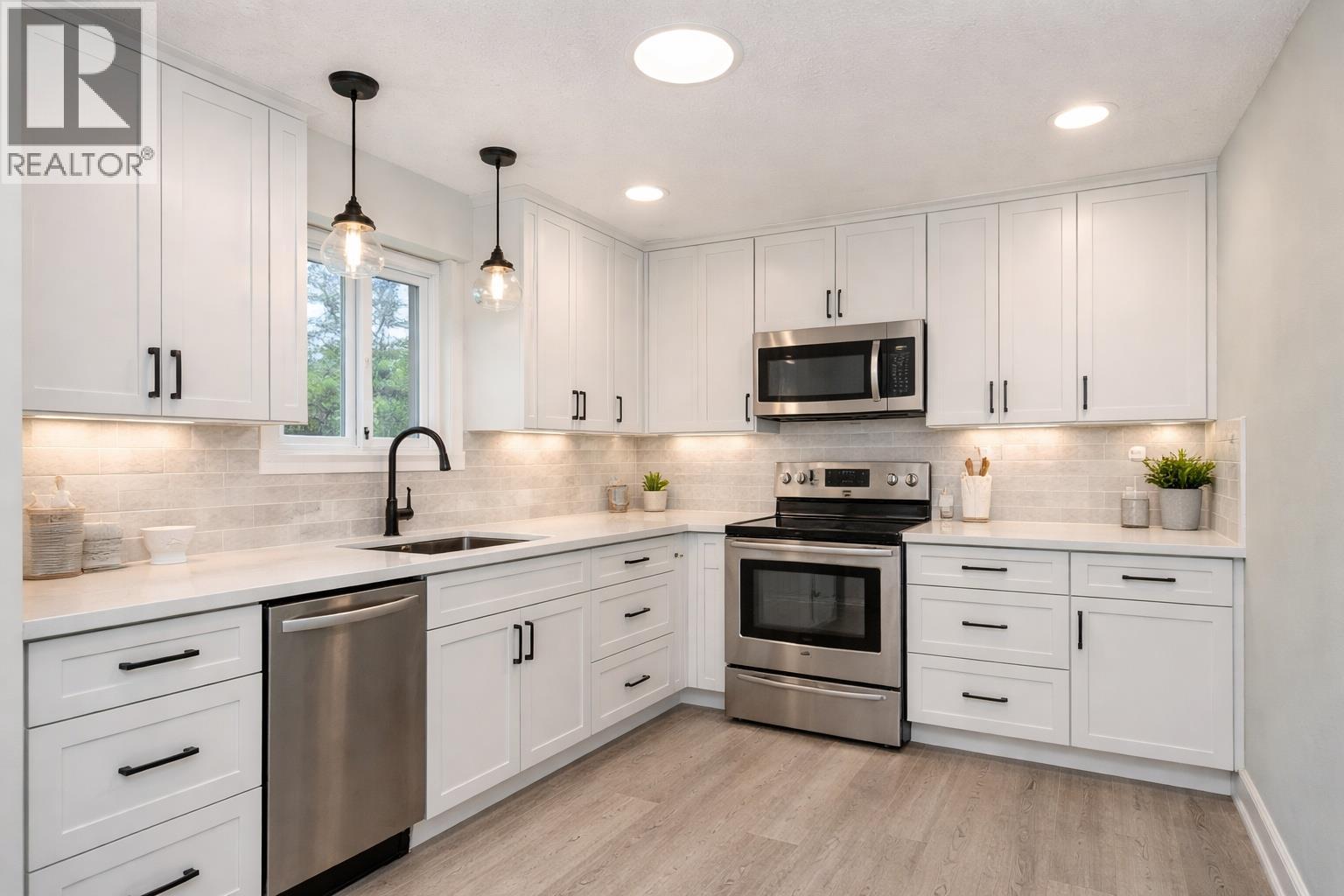 945 Kennedy Street, Kelowna, British Columbia  V1Y 4E9 - Photo 13 - 10383730