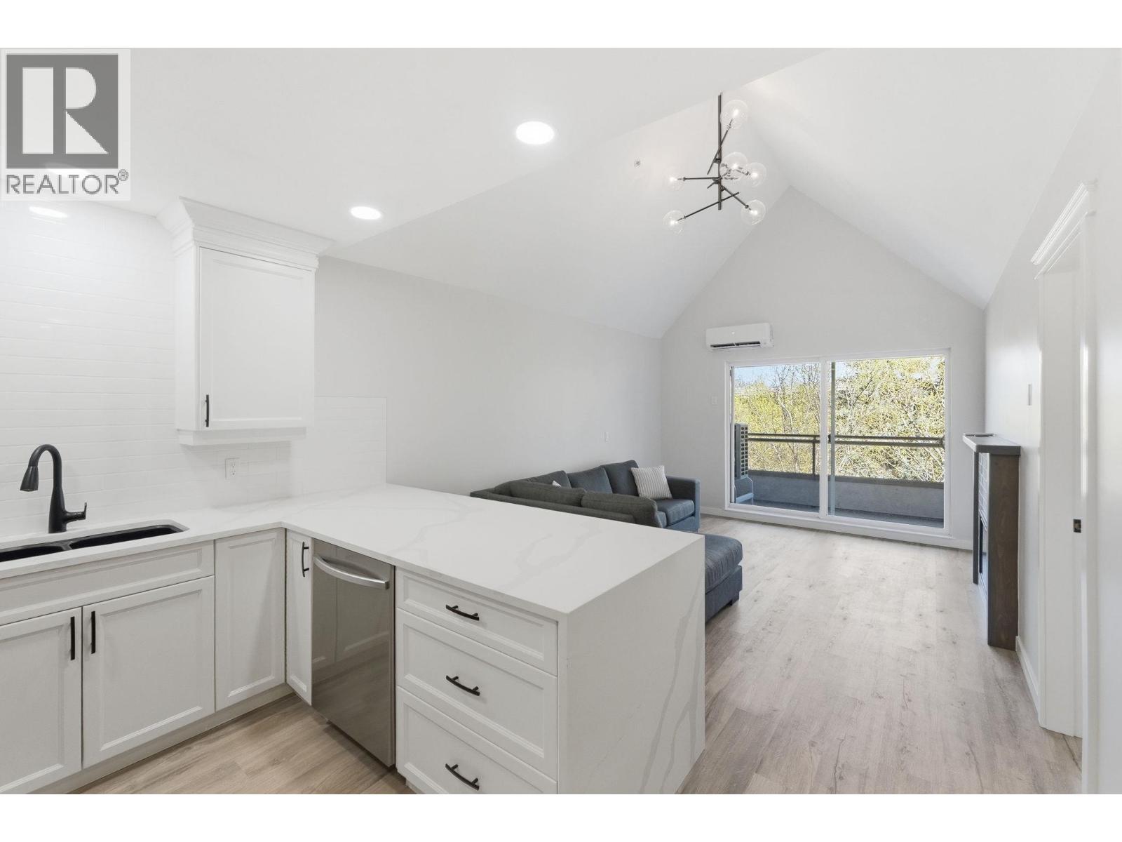 1965 Pandosy Street Unit# 309, Kelowna, British Columbia  V1Y 1R9 - Photo 1 - 10384248