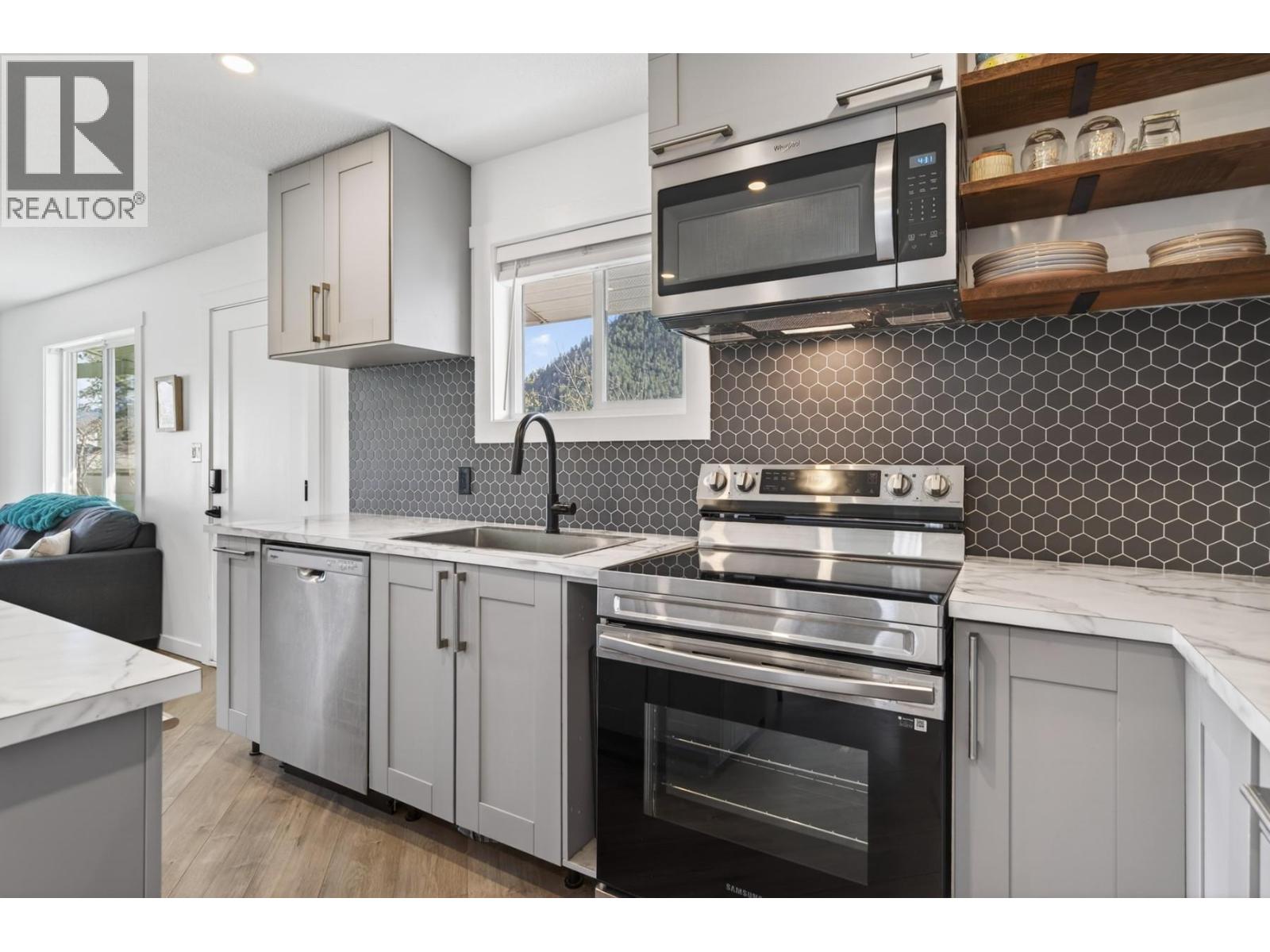 2205 Coyle Road, Merritt, British Columbia  V1K 1N4 - Photo 13 - 10384154