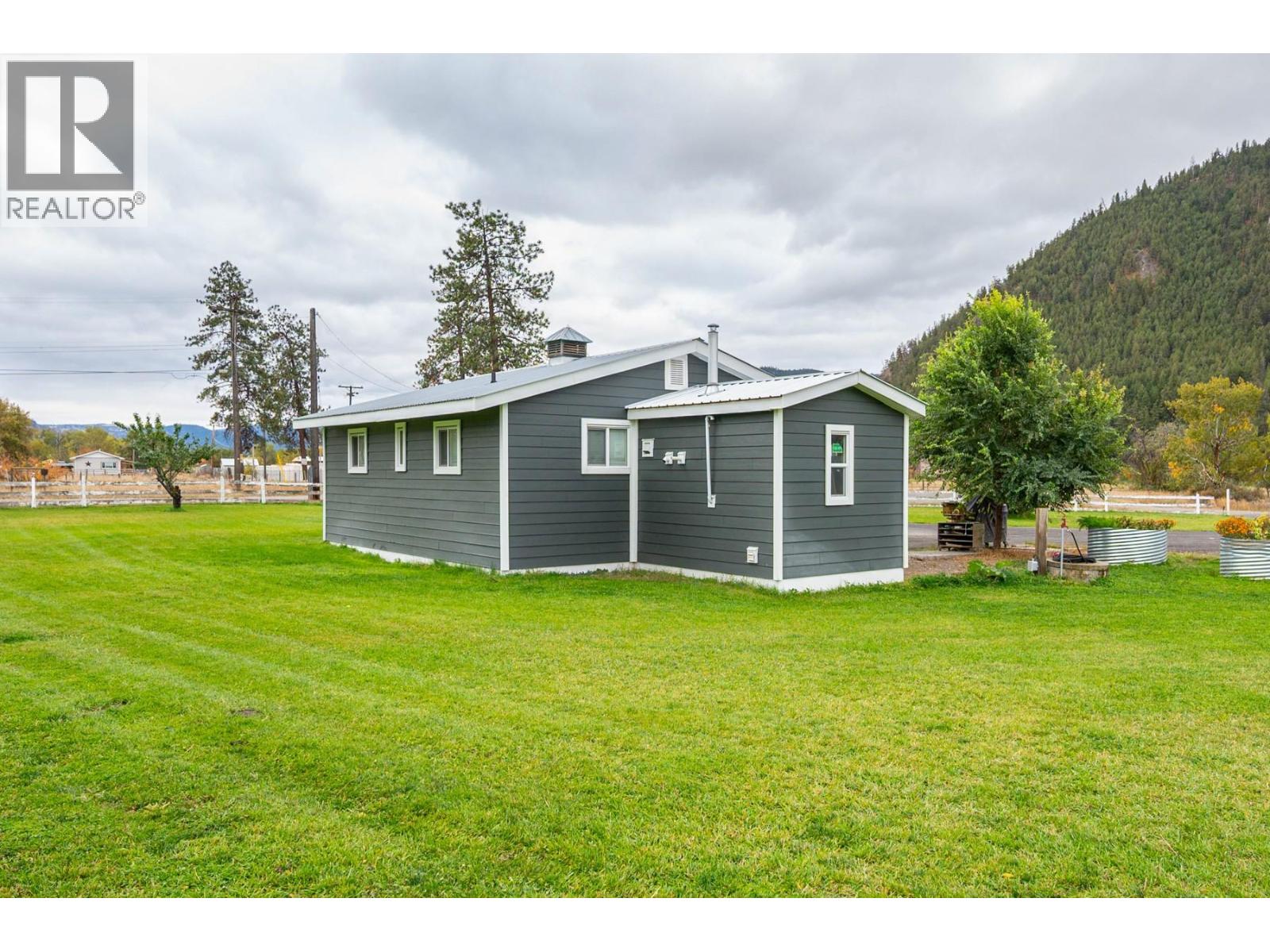 2205 Coyle Road, Merritt, British Columbia  V1K 1N4 - Photo 6 - 10384154