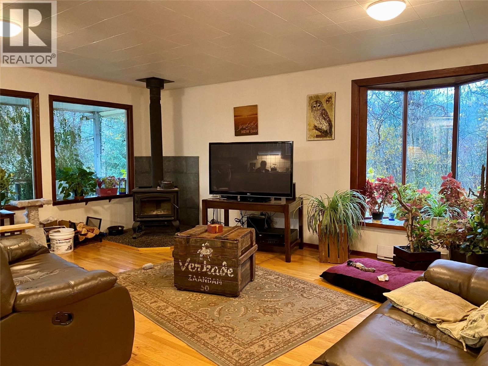 541 24 Highway, Little Fort, British Columbia  V0E 1C0 - Photo 6 - 10384174