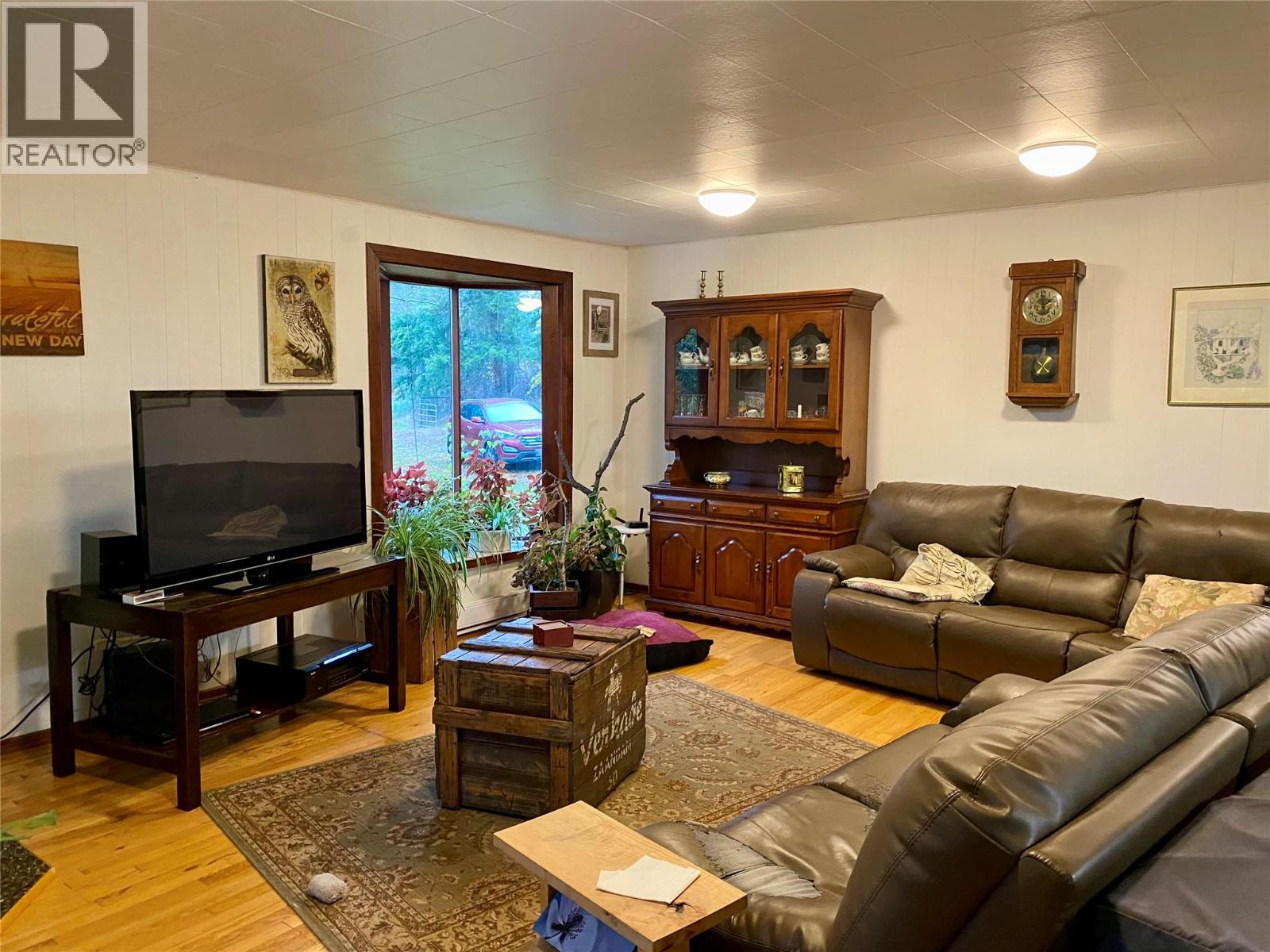 541 24 Highway, Little Fort, British Columbia  V0E 1C0 - Photo 7 - 10384174