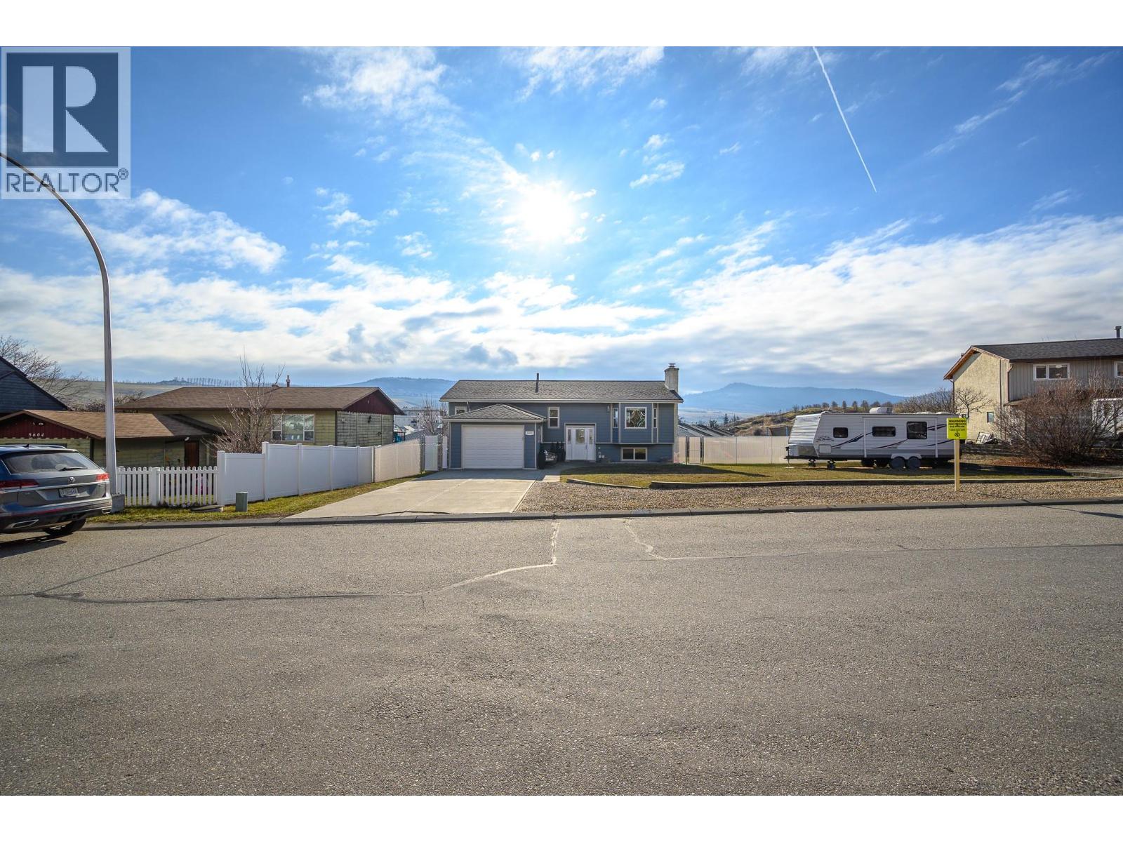 5608 Allenby Crescent, Vernon, British Columbia  V1T 8P8 - Photo 2 - 10375886