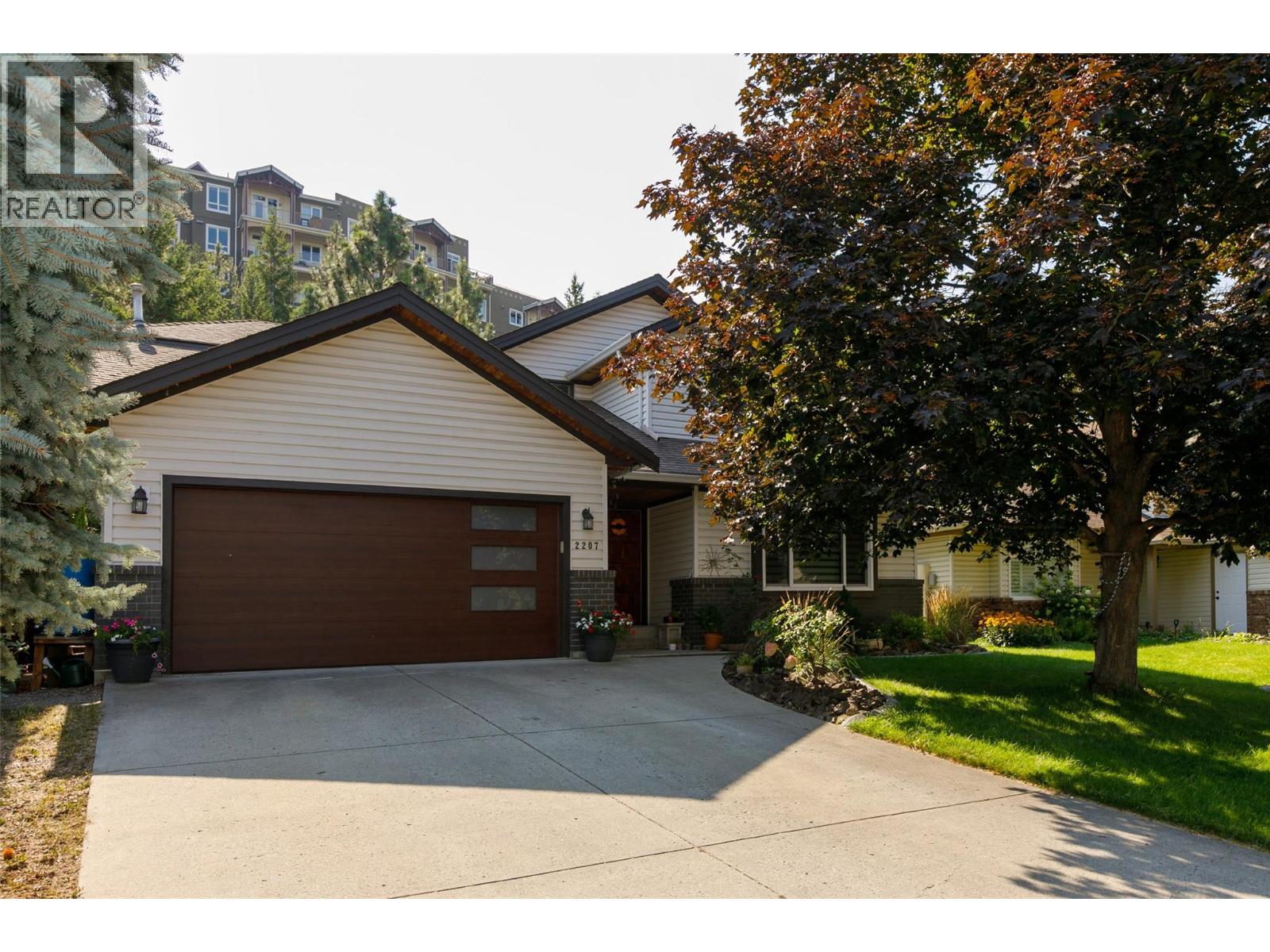 2207 Shannon Ridge Drive, West Kelowna, British Columbia  V4T 2L1 - Photo 2 - 10384276