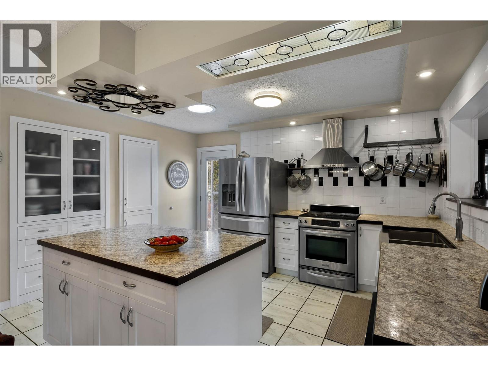 381 Mary Place, Kamloops, British Columbia  V2C 4Y5 - Photo 5 - 10384181