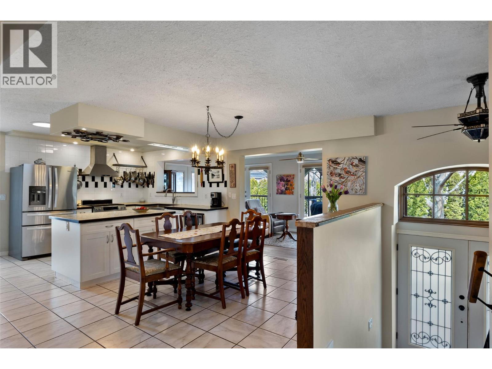 381 Mary Place, Kamloops, British Columbia  V2C 4Y5 - Photo 6 - 10384181