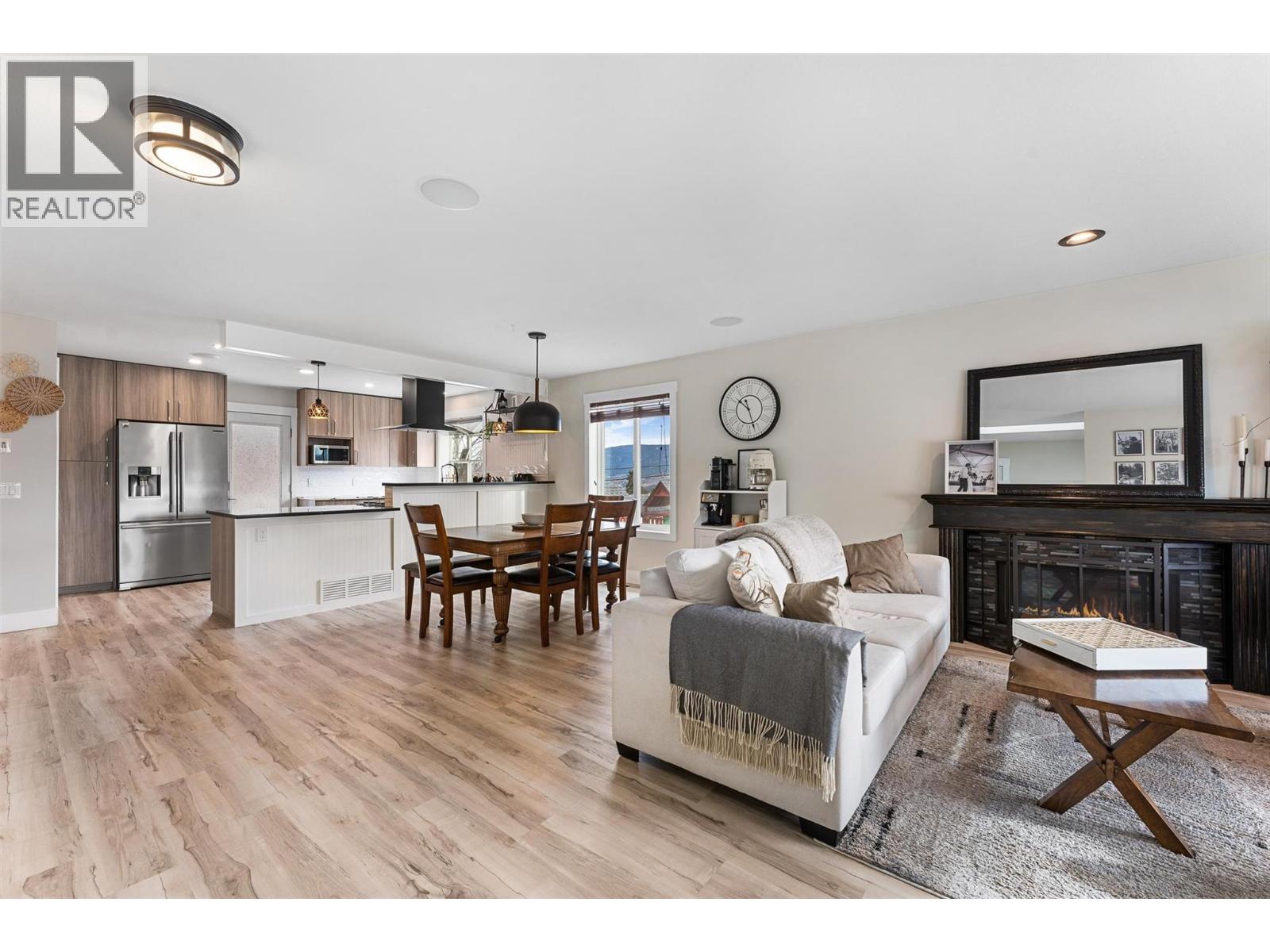 2186 Finlay Court, Lake Country, British Columbia  V1V 1J1 - Photo 3 - 10384299