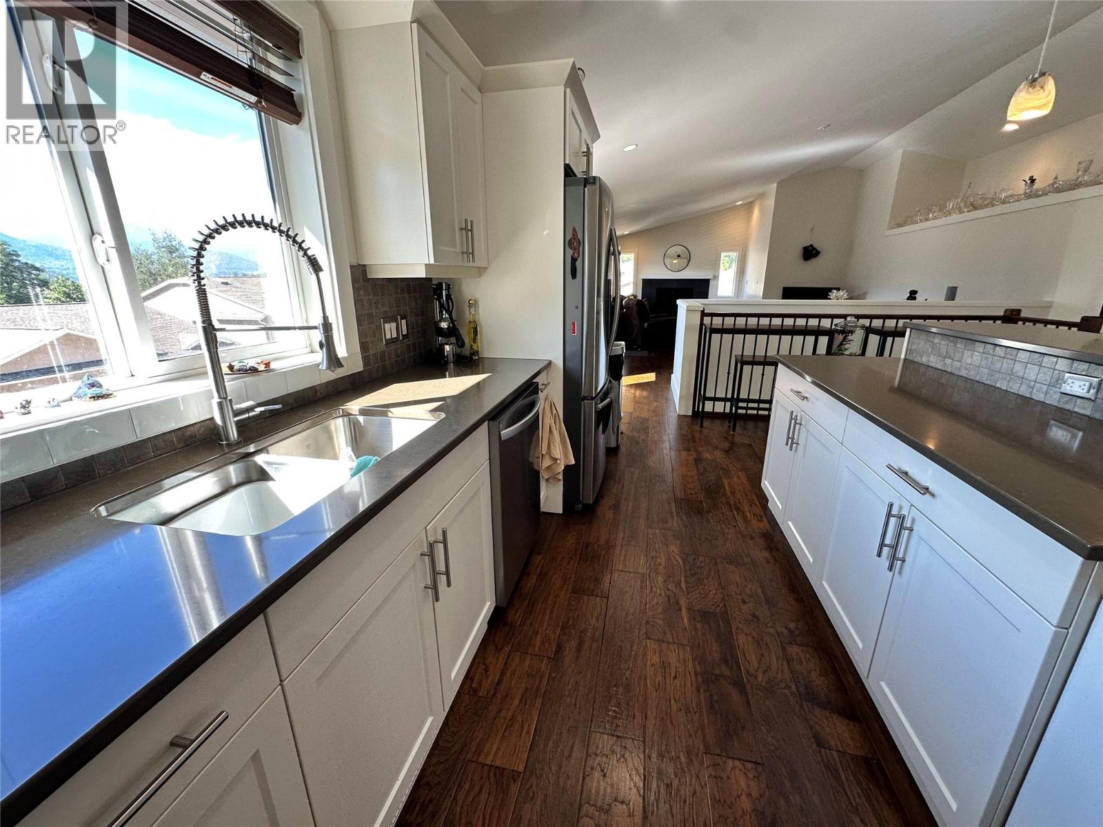 8121 Birchwood Drive, Trail, British Columbia  V1R 4Y3 - Photo 12 - 10384206