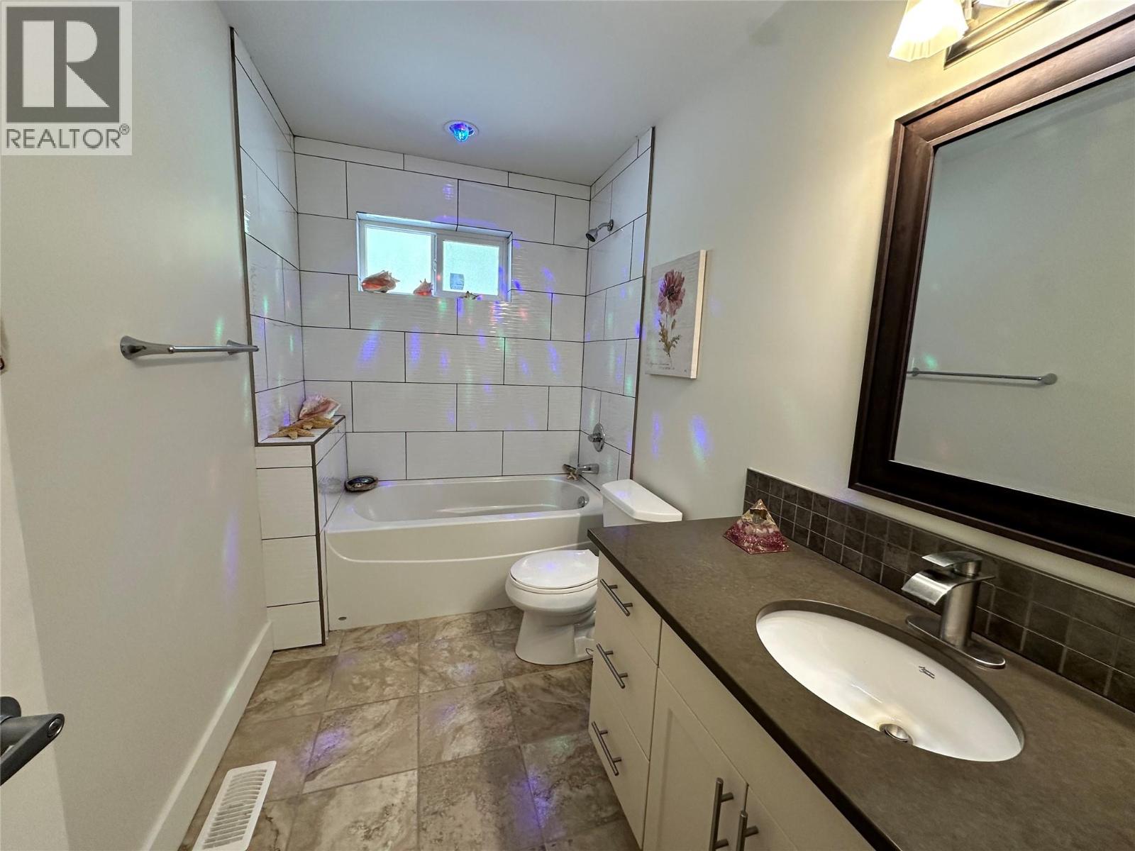 8121 Birchwood Drive, Trail, British Columbia  V1R 4Y3 - Photo 18 - 10384206