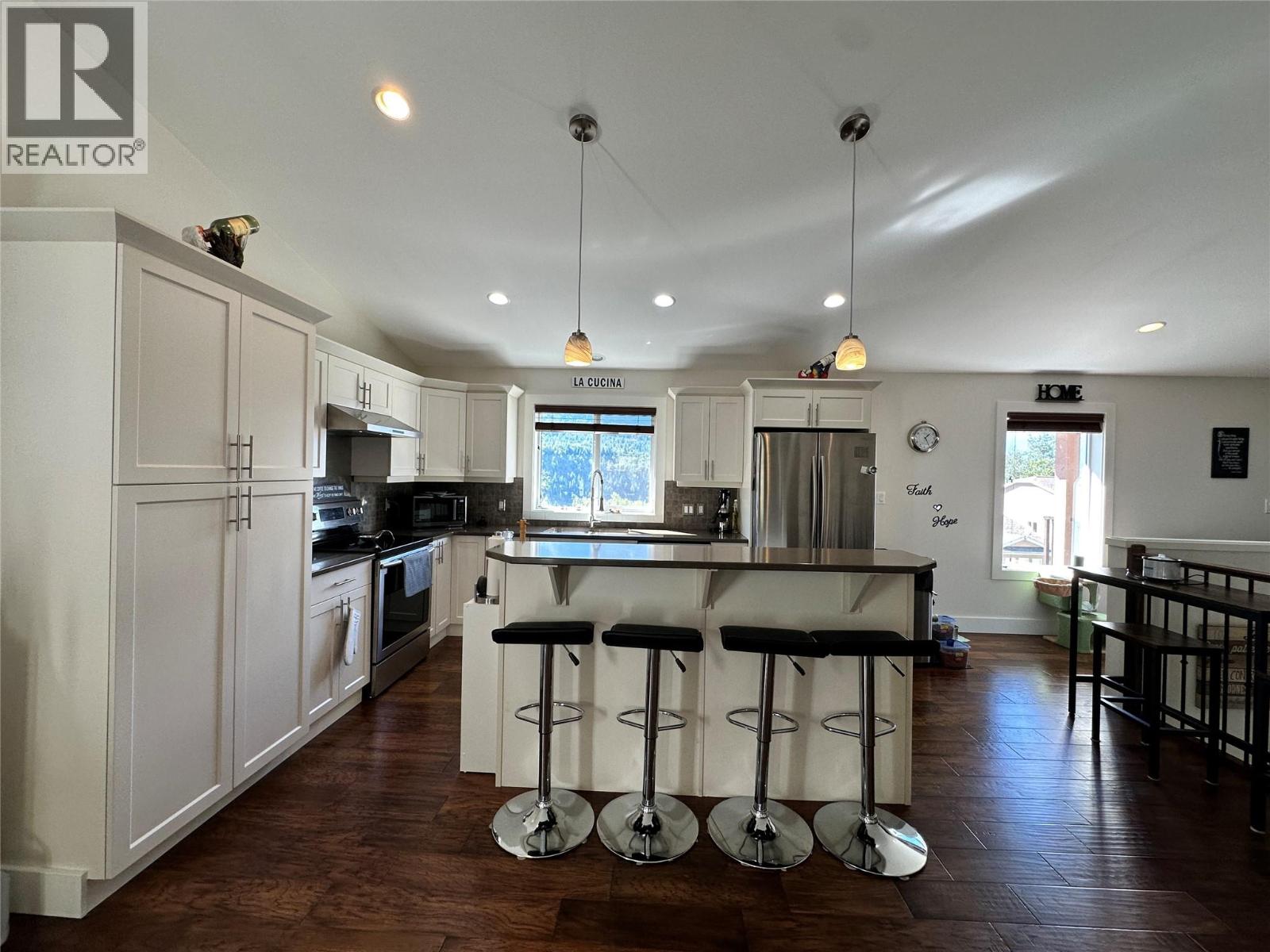 8121 Birchwood Drive, Trail, British Columbia  V1R 4Y3 - Photo 6 - 10384206