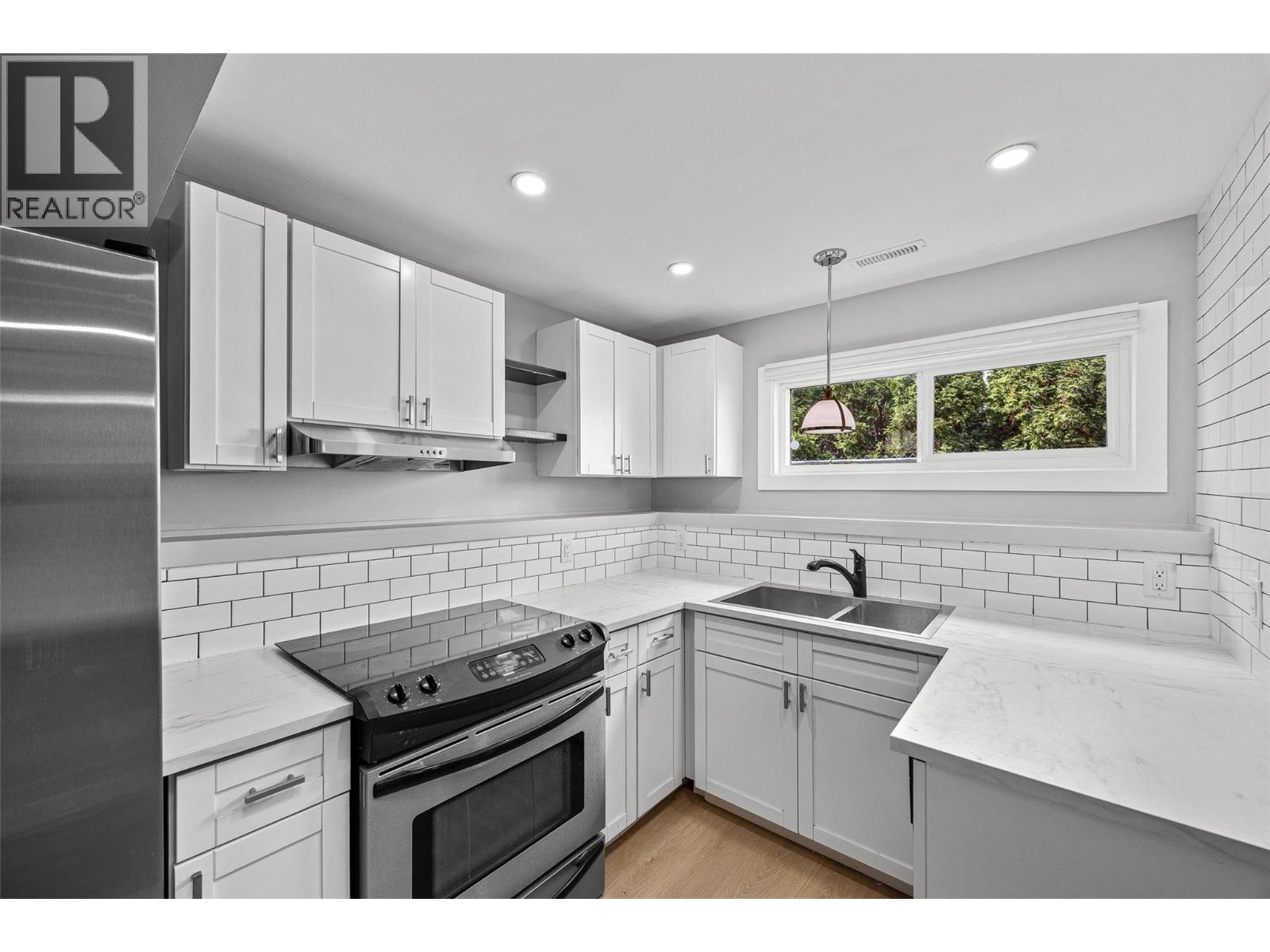 949 Grenfell Court, Kelowna, British Columbia  V1Y 8C5 - Photo 33 - 10381108