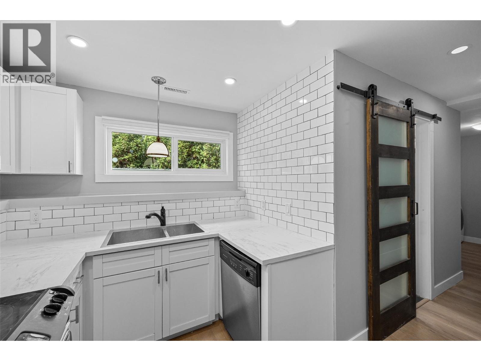 949 Grenfell Court, Kelowna, British Columbia  V1Y 8C5 - Photo 34 - 10381108