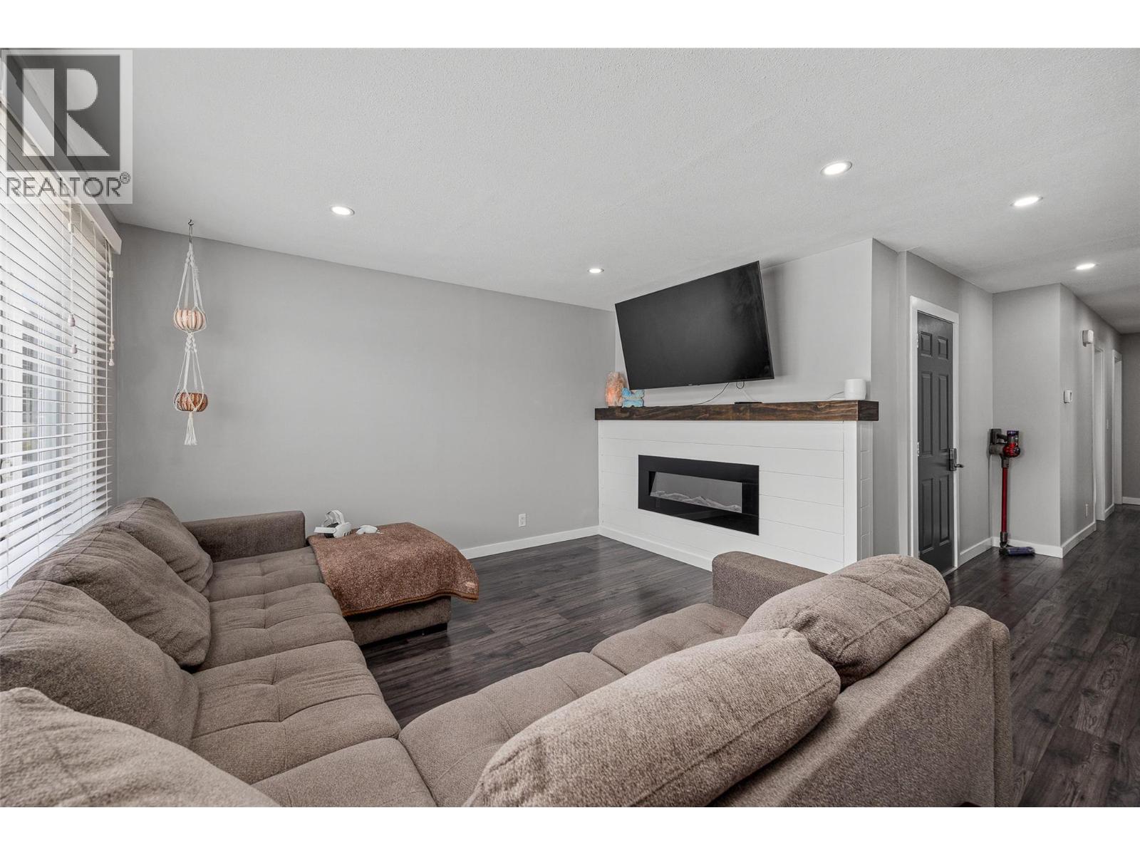 949 Grenfell Court, Kelowna, British Columbia  V1Y 8C5 - Photo 4 - 10381108