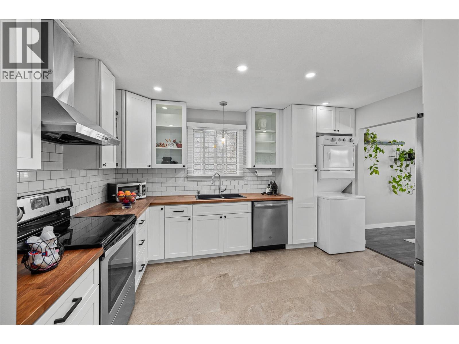 949 Grenfell Court, Kelowna, British Columbia  V1Y 8C5 - Photo 5 - 10381108