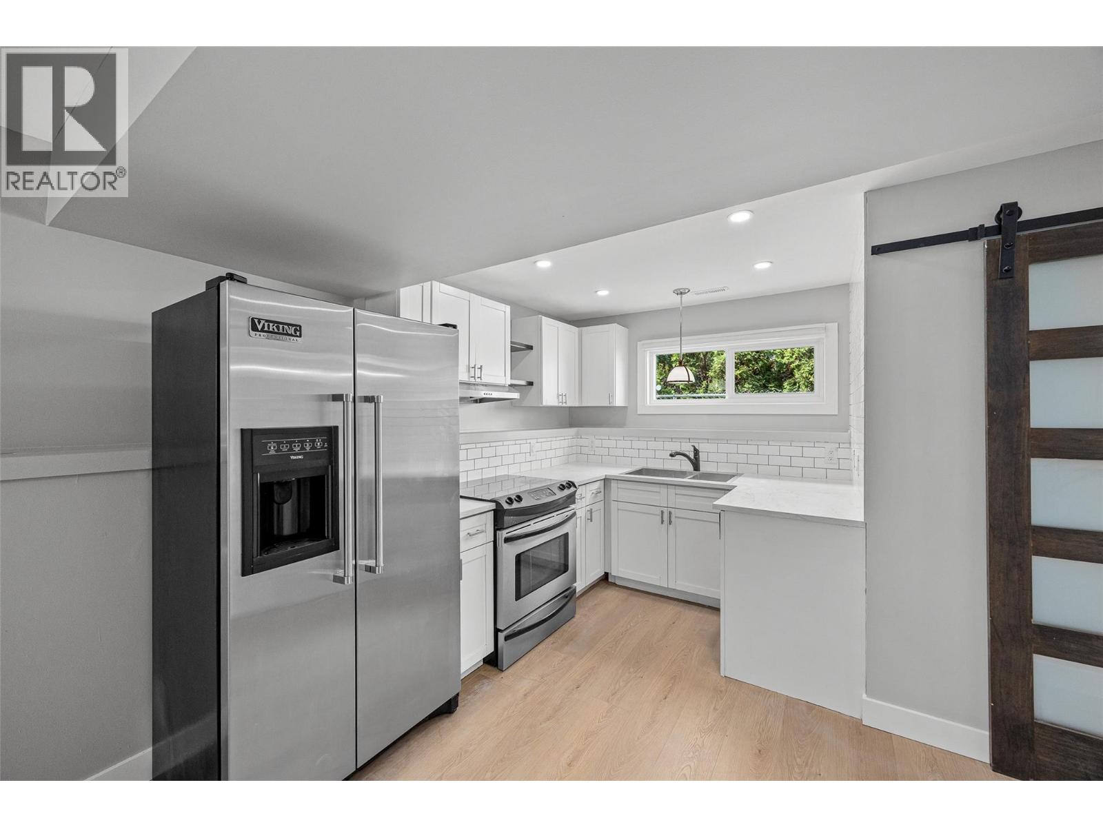 949 Grenfell Court, Kelowna, British Columbia  V1Y 8C5 - Photo 8 - 10381108