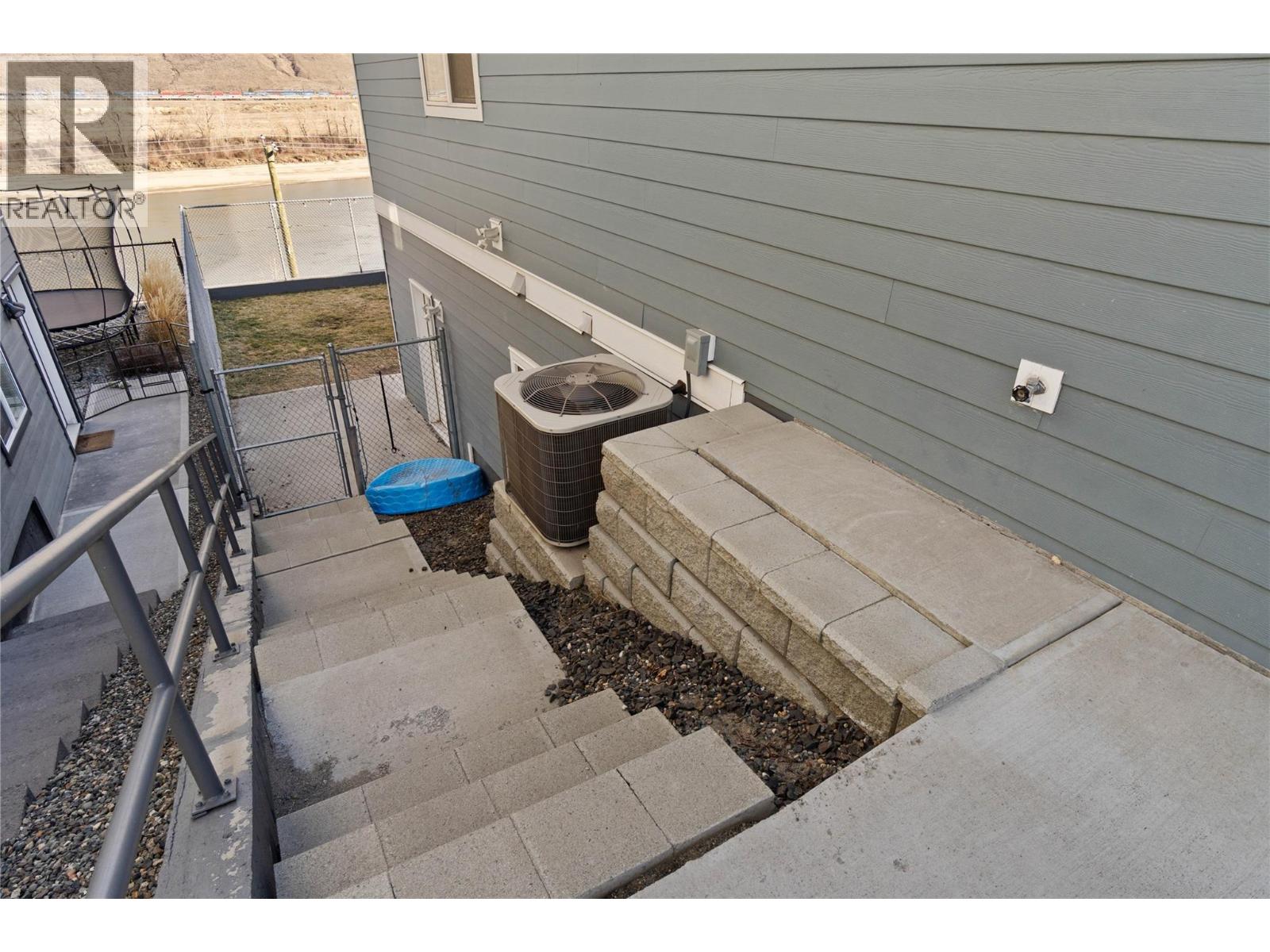 829 Woodrush Drive, Kamloops, British Columbia  V2B 0E3 - Photo 44 - 10384295