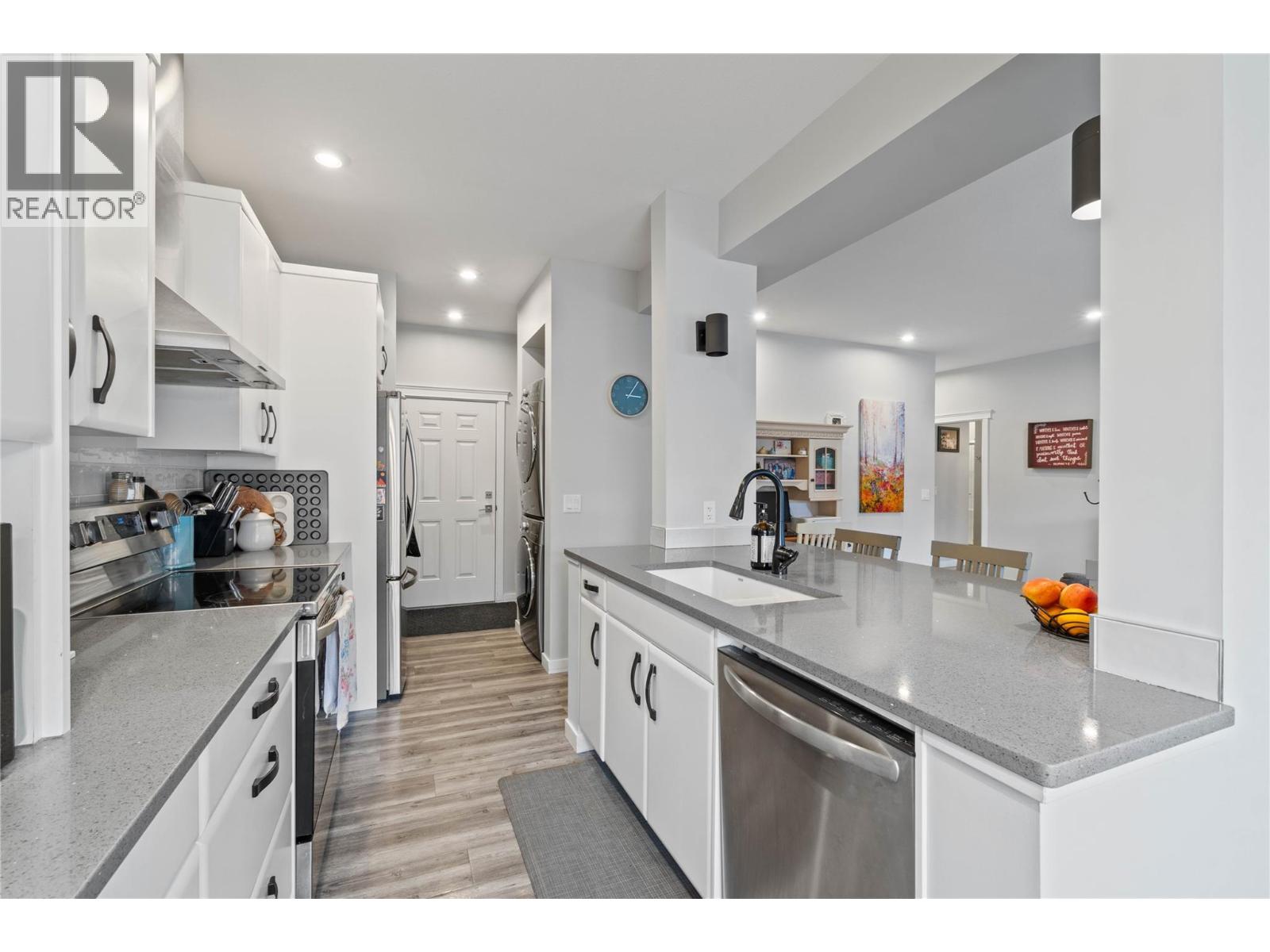 829 Woodrush Drive, Kamloops, British Columbia  V2B 0E3 - Photo 6 - 10384295