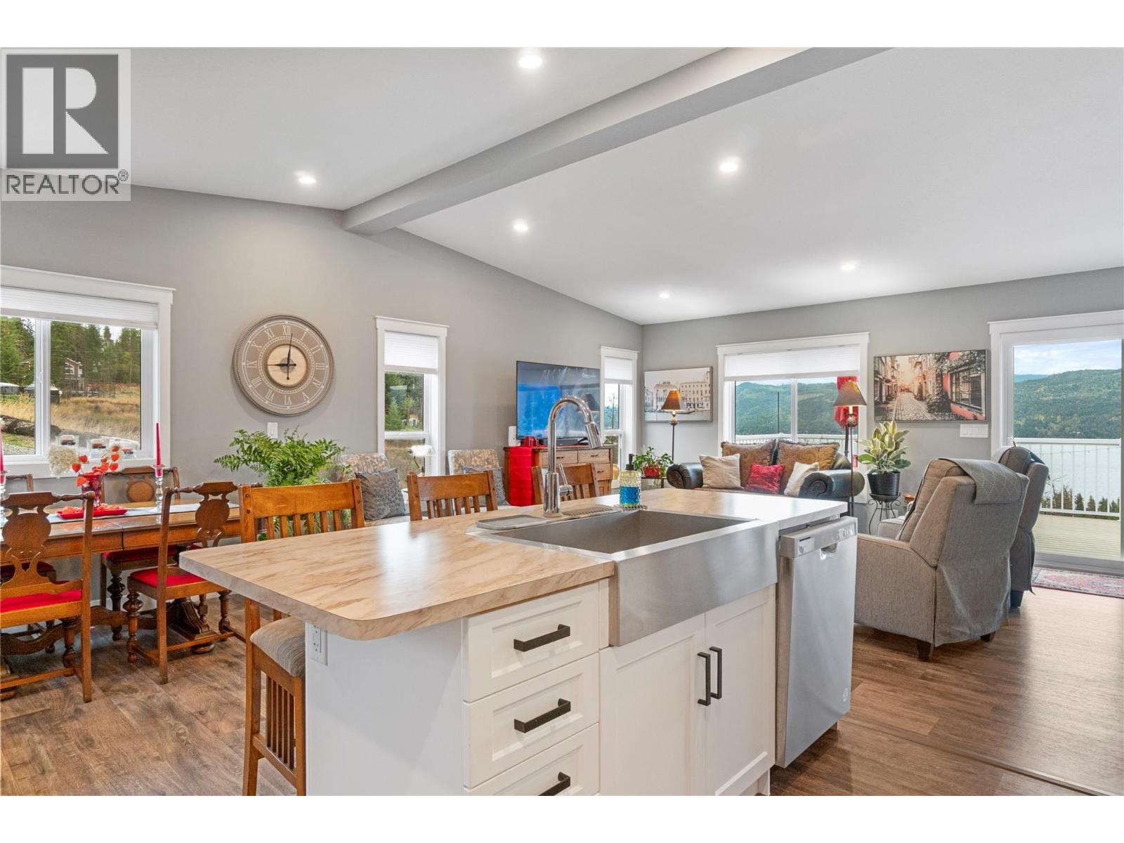 5208 Celista Place, Celista, British Columbia  V0E 1M6 - Photo 12 - 10383953