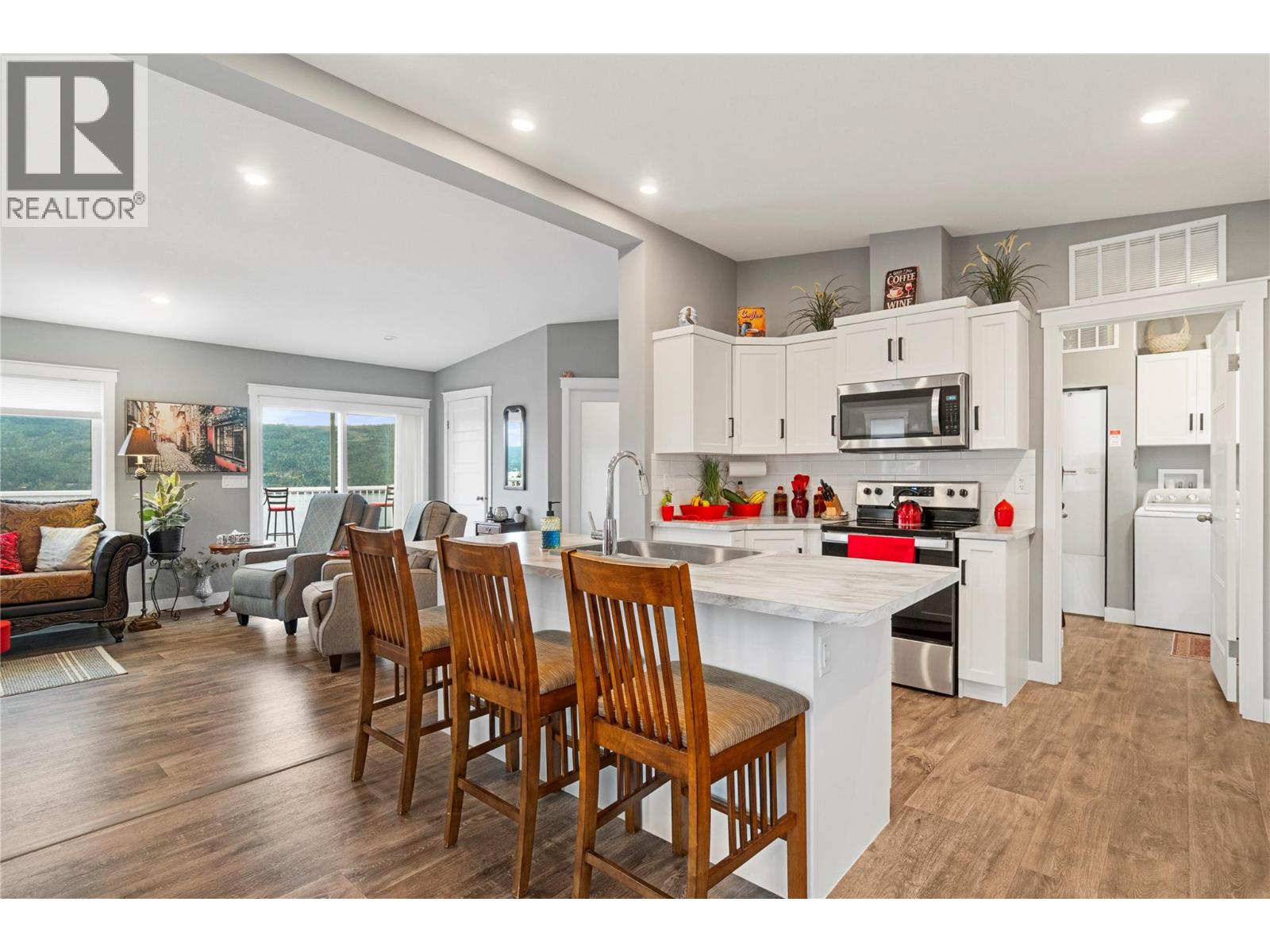 5208 Celista Place, Celista, British Columbia  V0E 1M6 - Photo 9 - 10383953