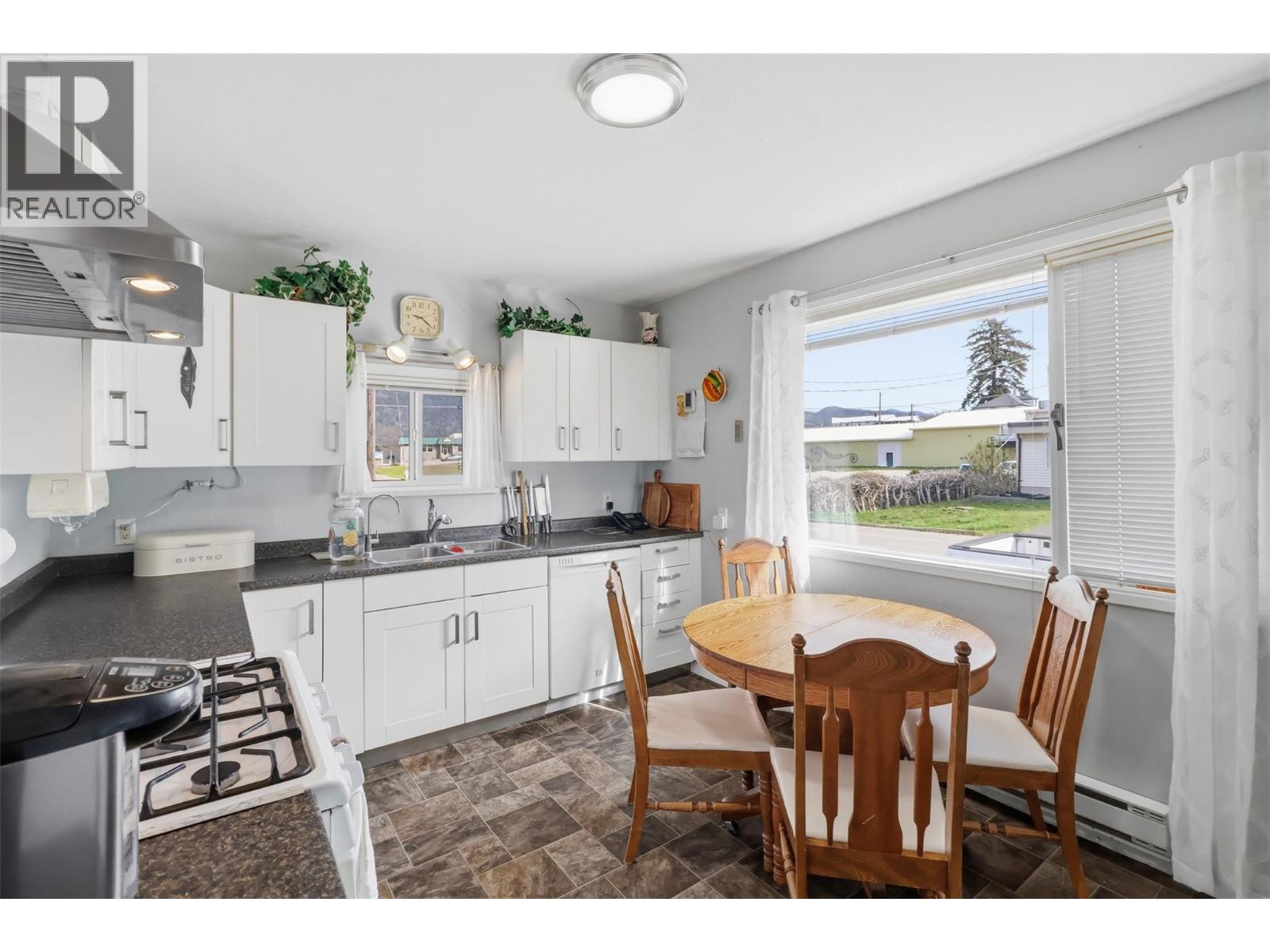 314 Wilson Street, Chase, British Columbia  V0E 1M0 - Photo 9 - 10384241