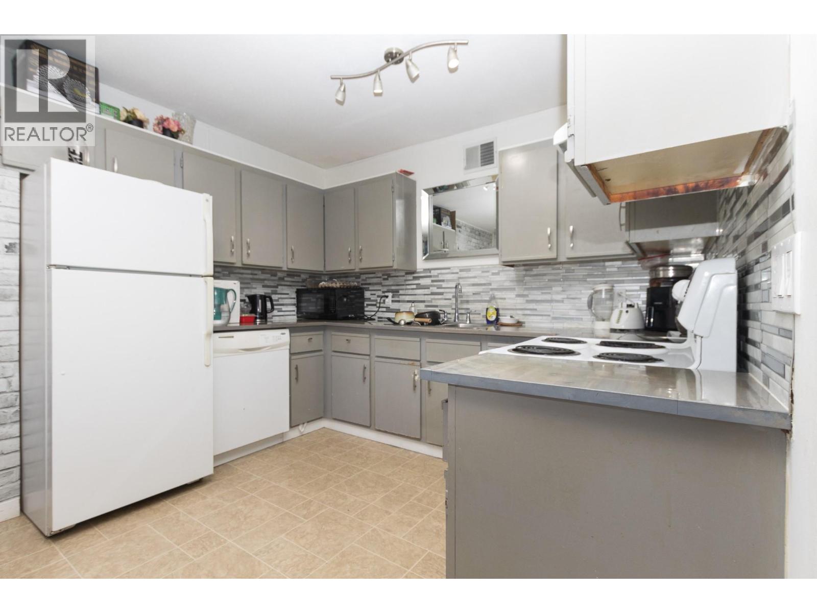 261 Alexander Street, Salmon Arm, British Columbia  V1E 4N3 - Photo 20 - 10384105