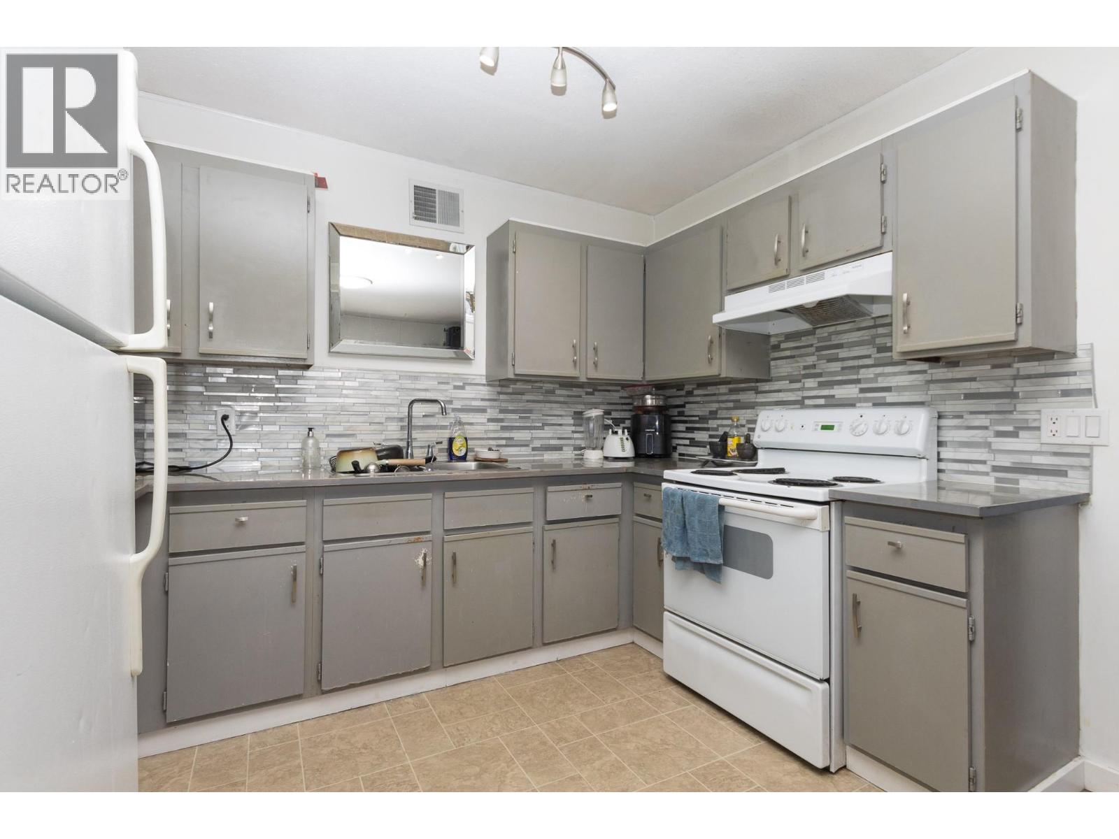 261 Alexander Street, Salmon Arm, British Columbia  V1E 4N3 - Photo 21 - 10384105