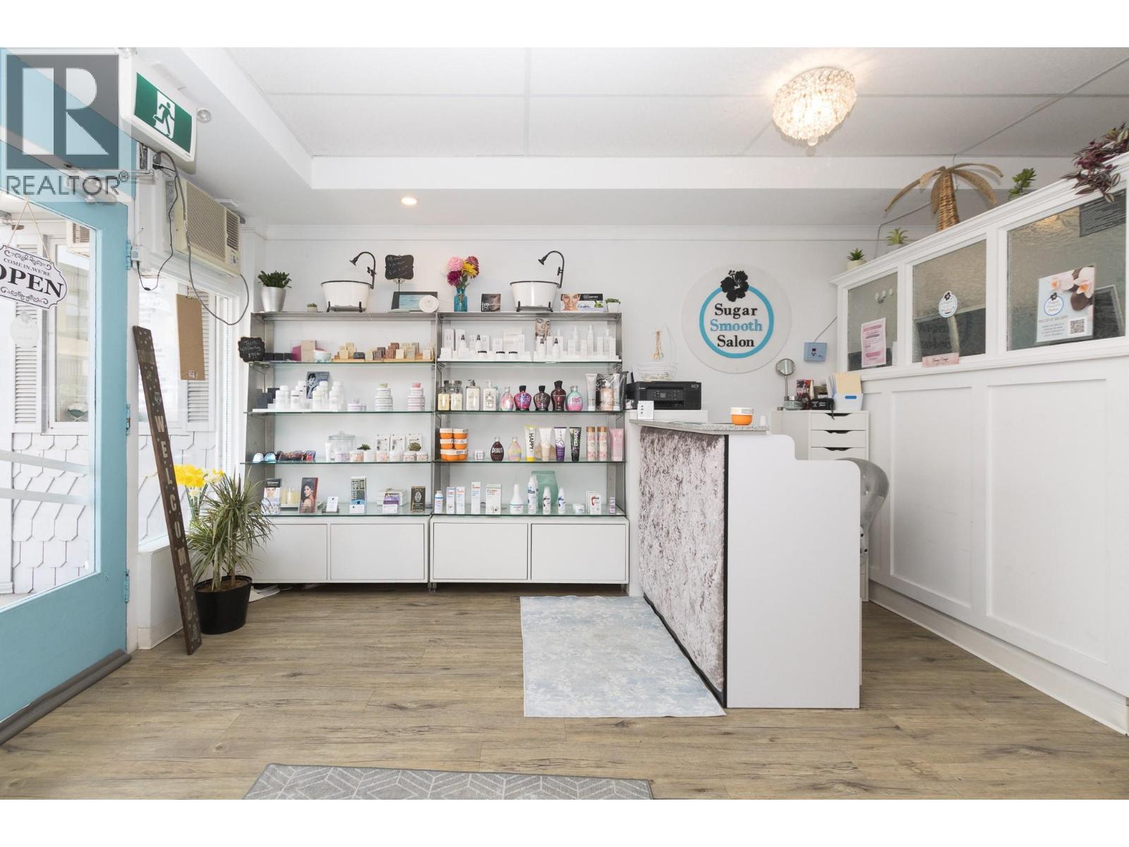 261 Alexander Street, Salmon Arm, British Columbia  V1E 4N3 - Photo 3 - 10384105