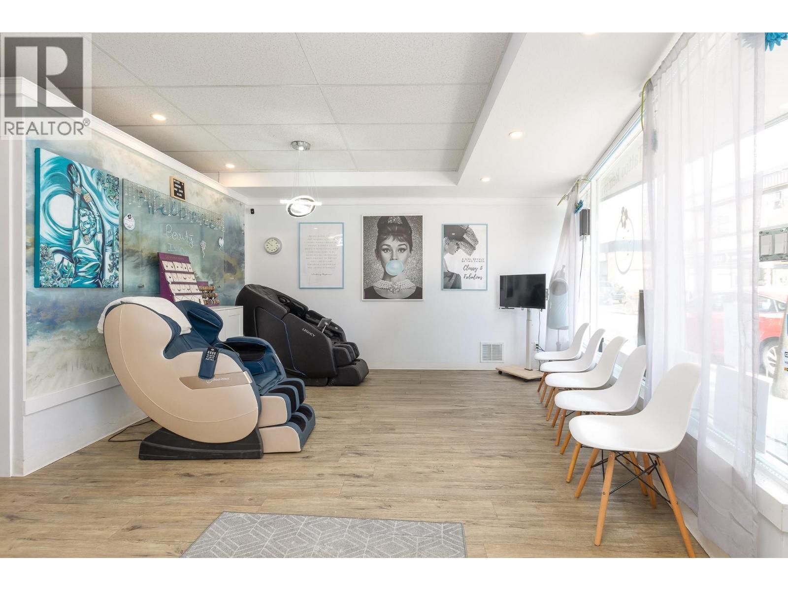 261 Alexander Street, Salmon Arm, British Columbia  V1E 4N3 - Photo 4 - 10384105